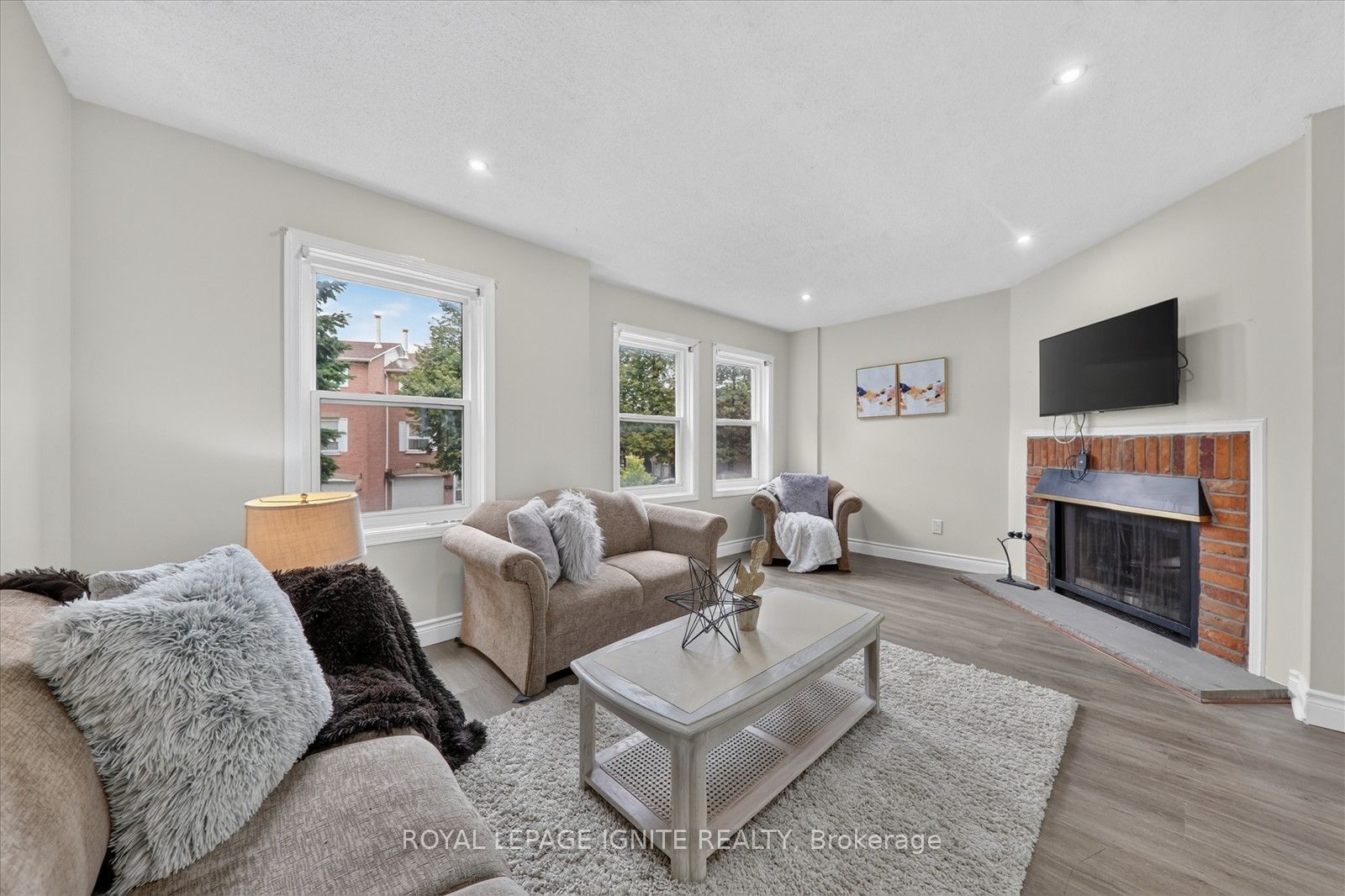 200 Murison Boulevard 33 Property Photo 8