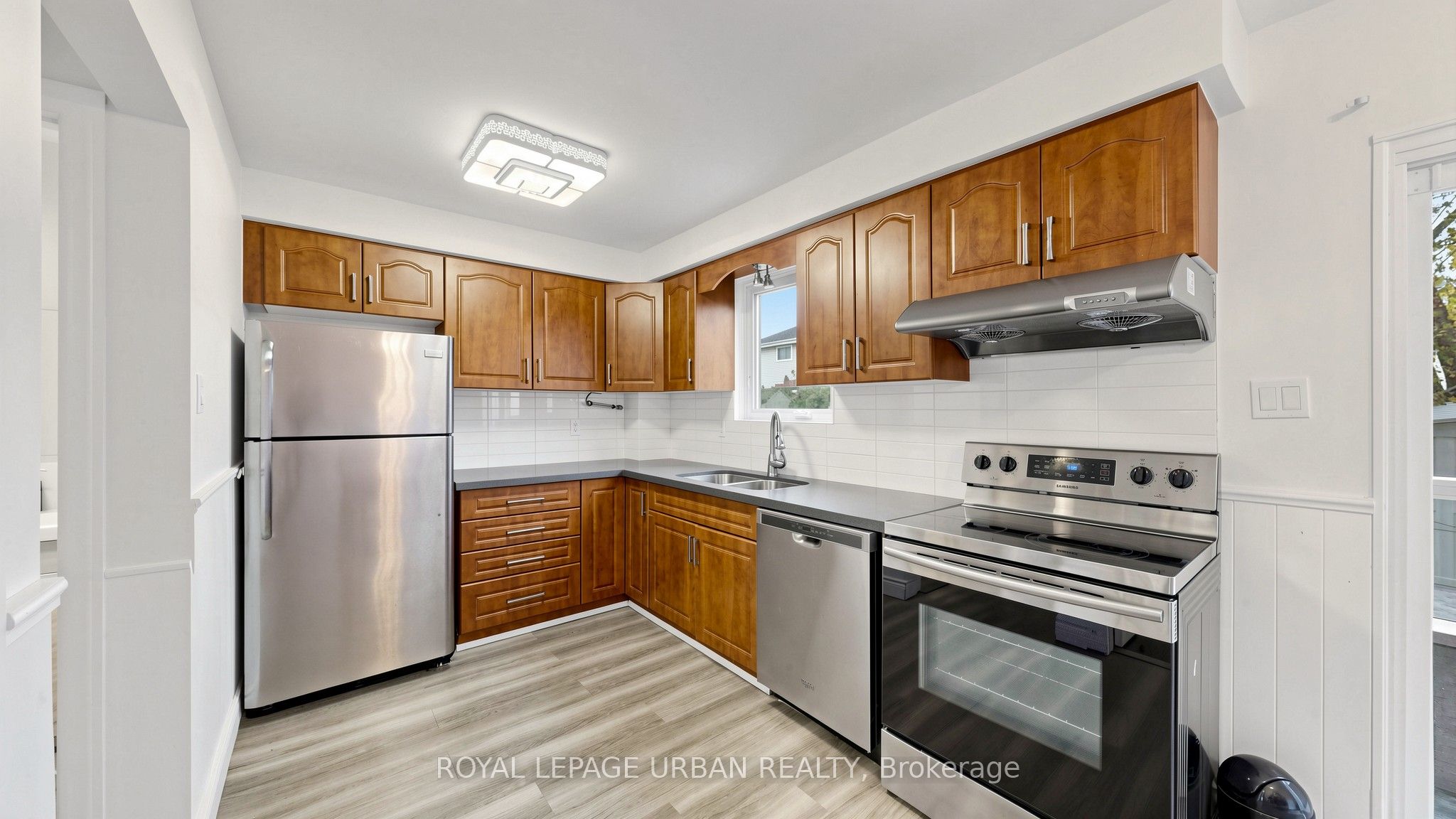 411 Fleetwood Drive Property Photo 7
