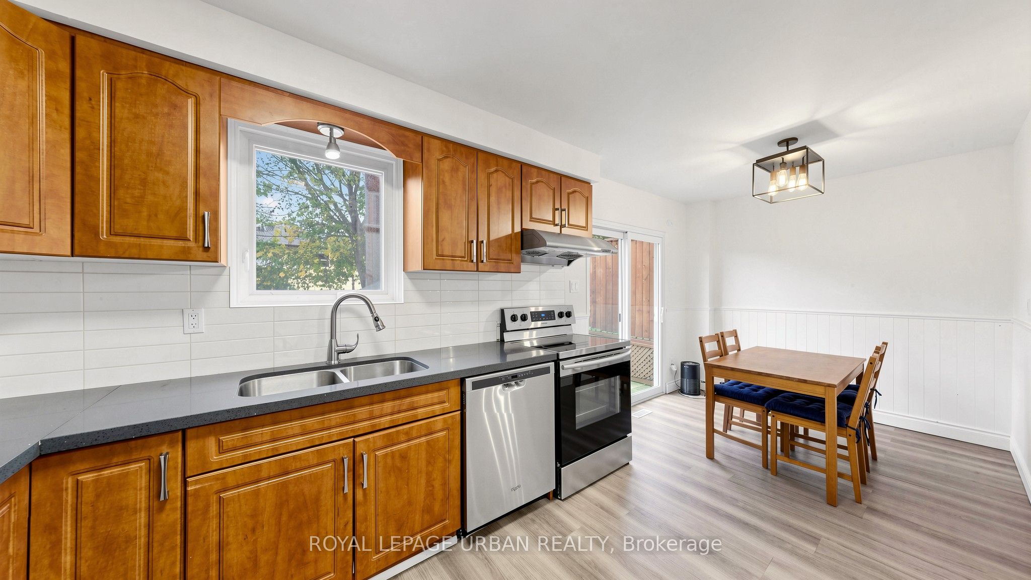 411 Fleetwood Drive Property Photo 9