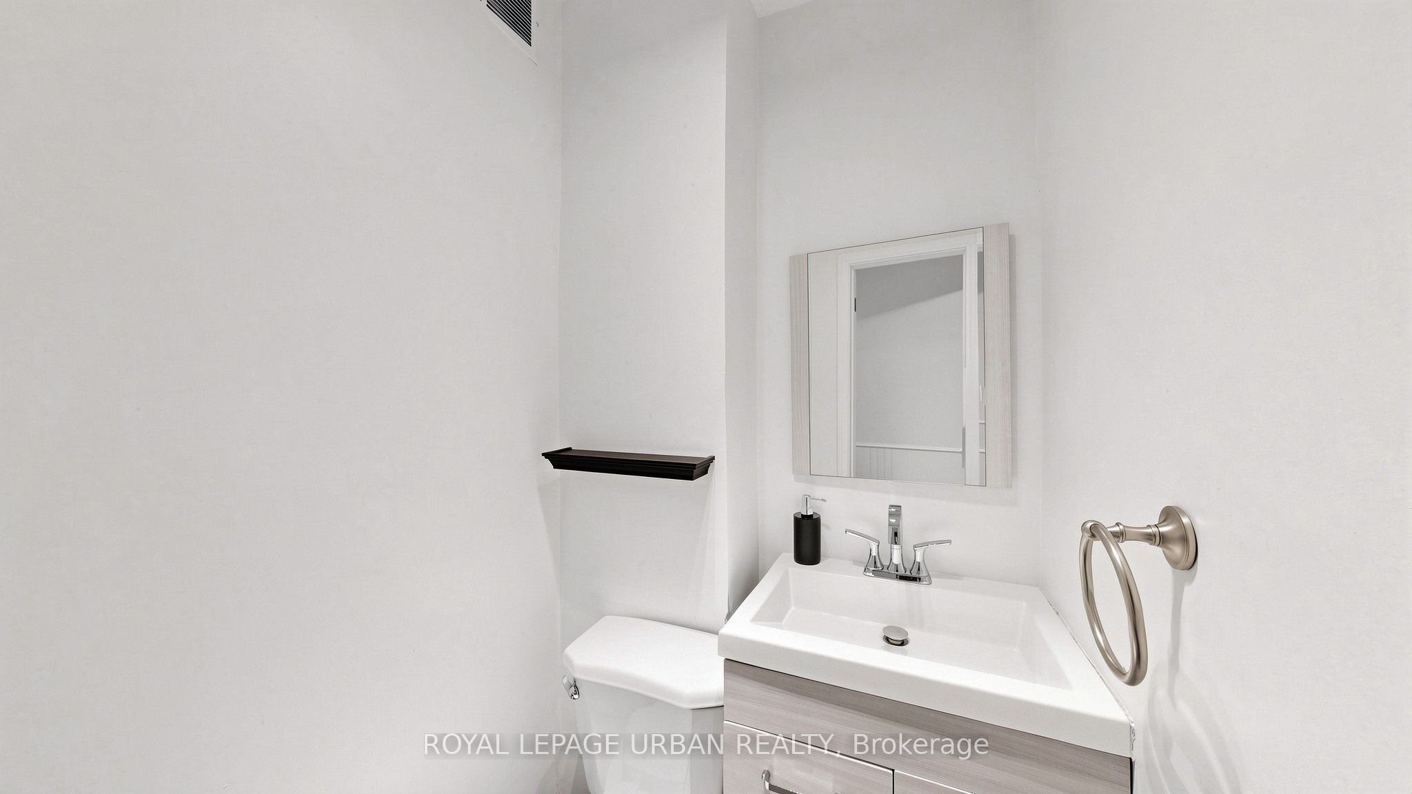 411 Fleetwood Drive Property Photo 11