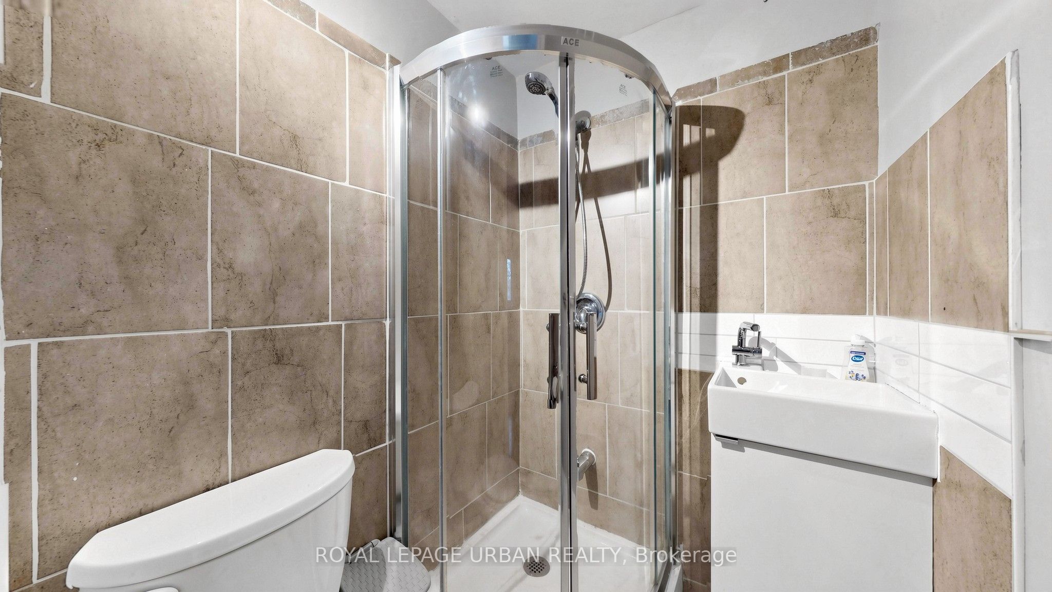 411 Fleetwood Drive Property Photo 18