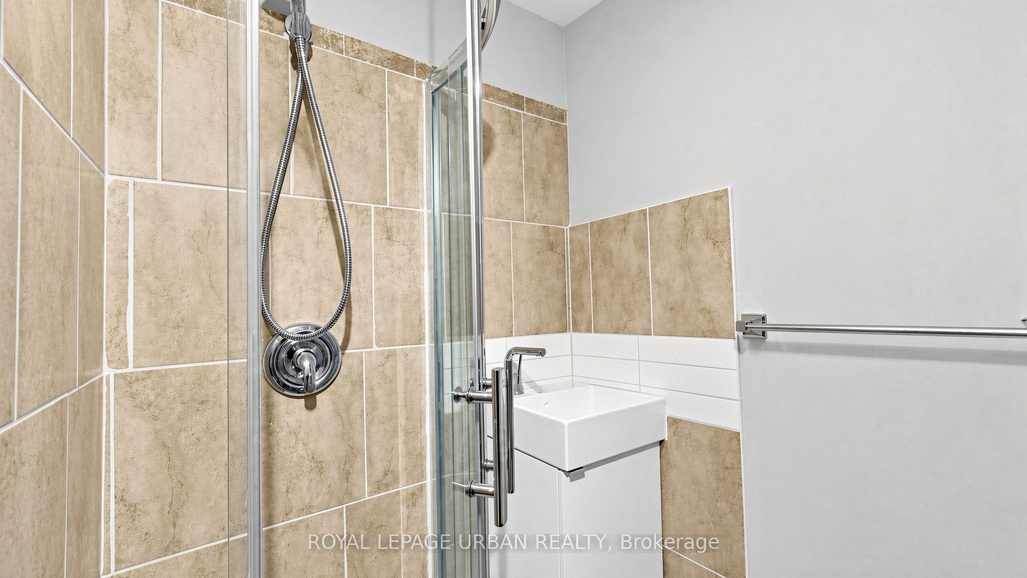 411 Fleetwood Drive Property Photo 19