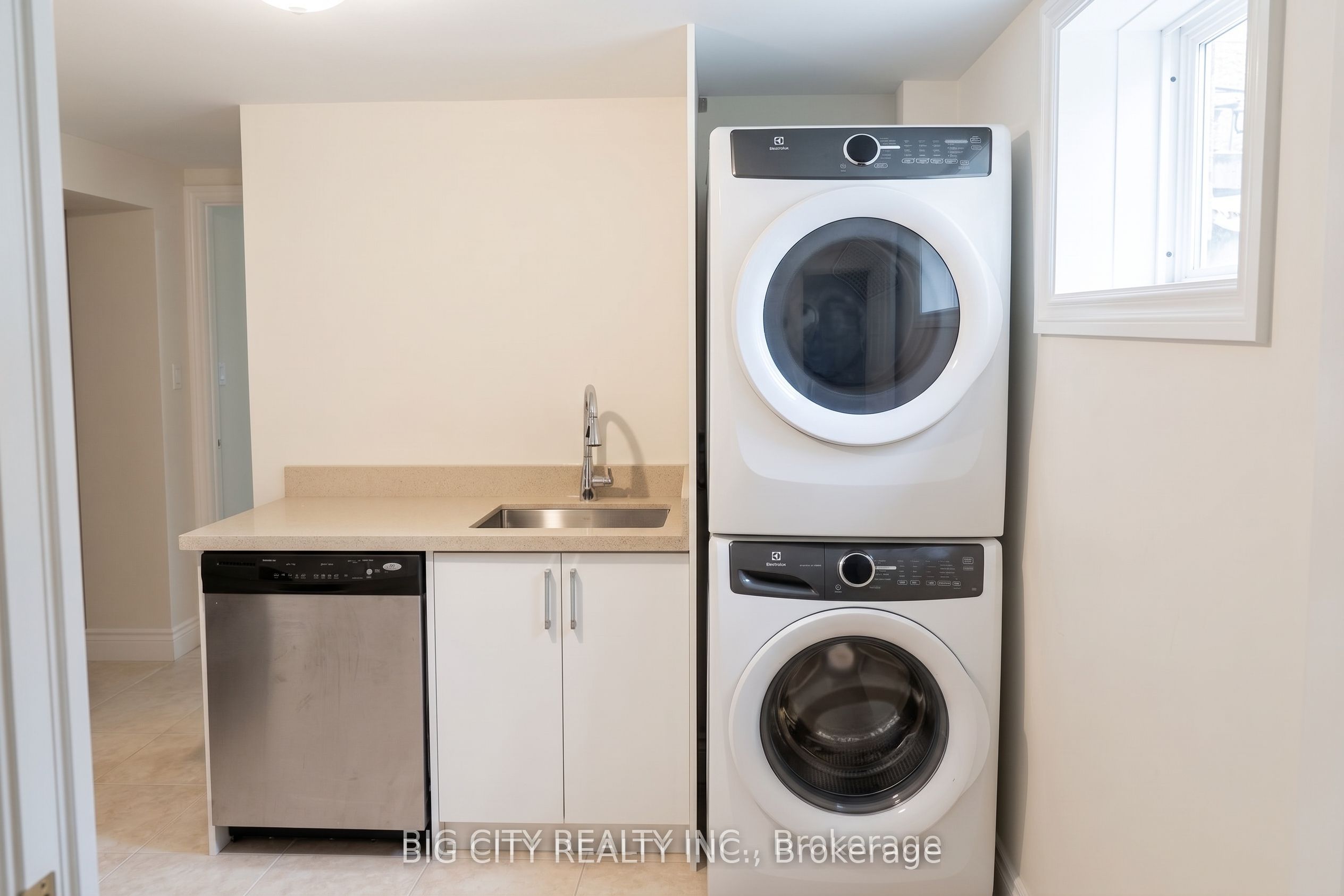 30 Lozoway Drive Property Photo 18