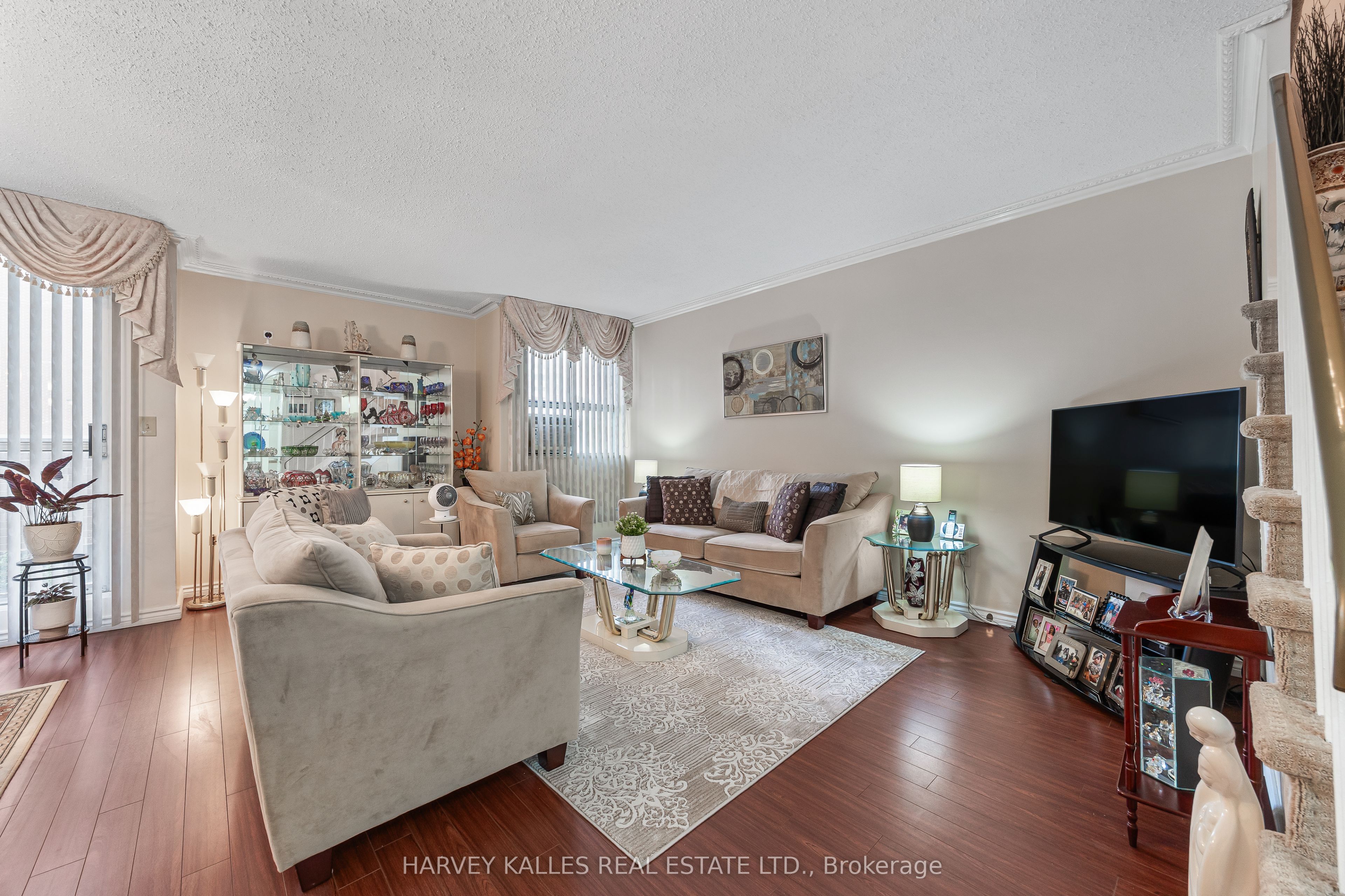 10 Crescent Town Road 301