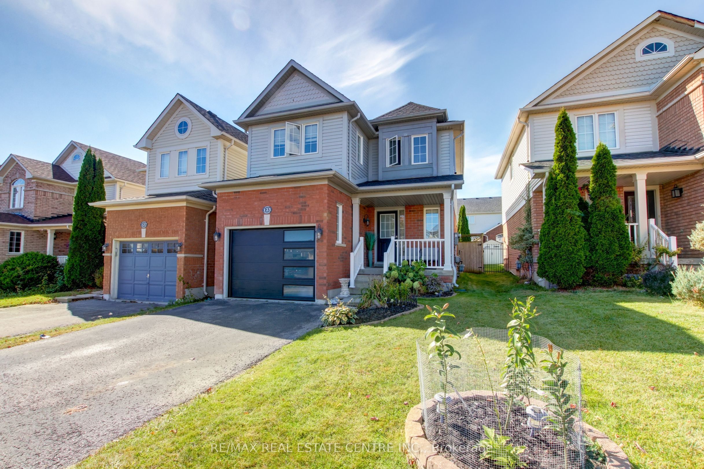 123 Lunney Crescent Property Photo 1