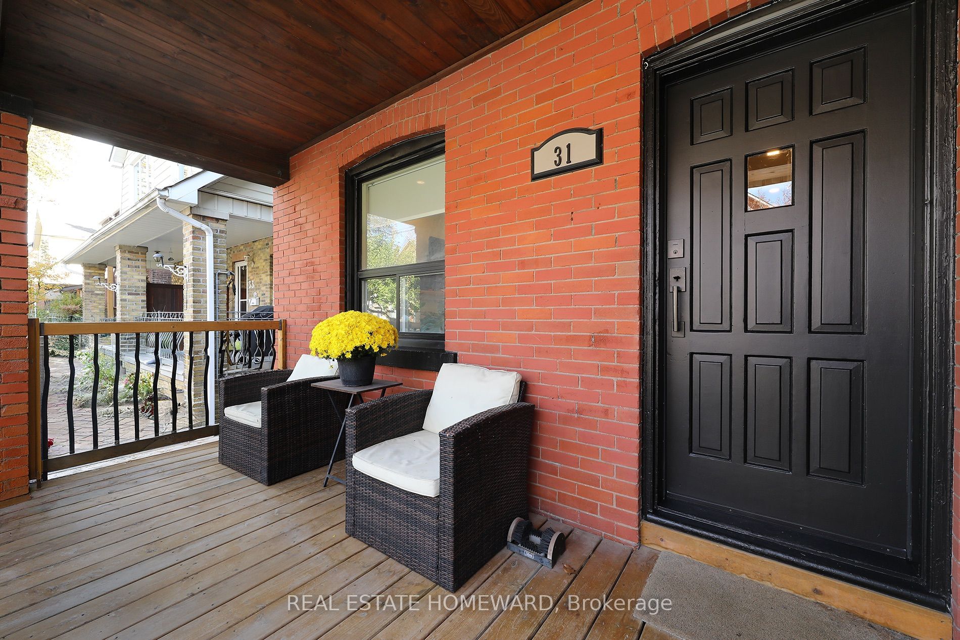 31 Woodrow Avenue Property Photo 2