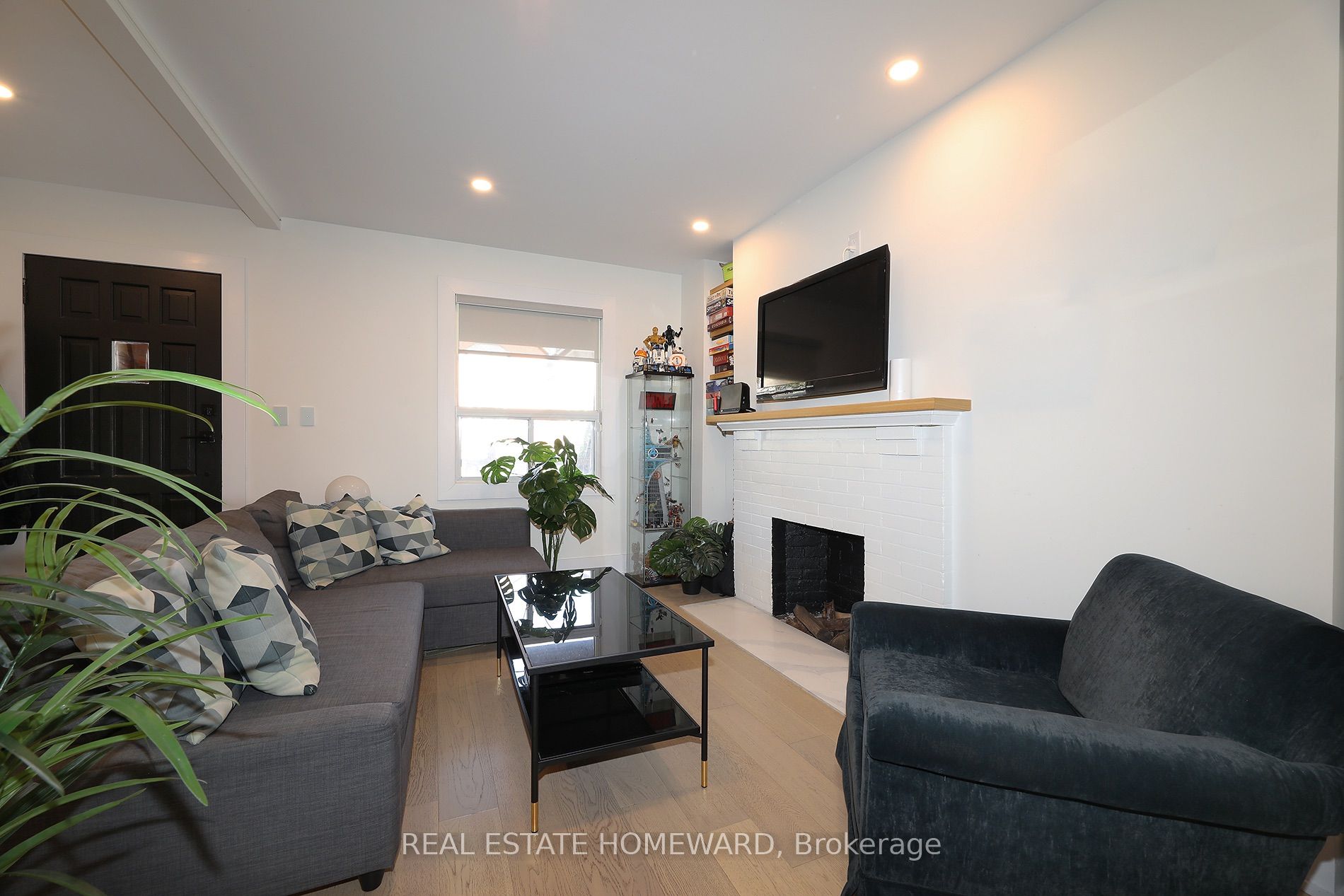 31 Woodrow Avenue Property Photo 4