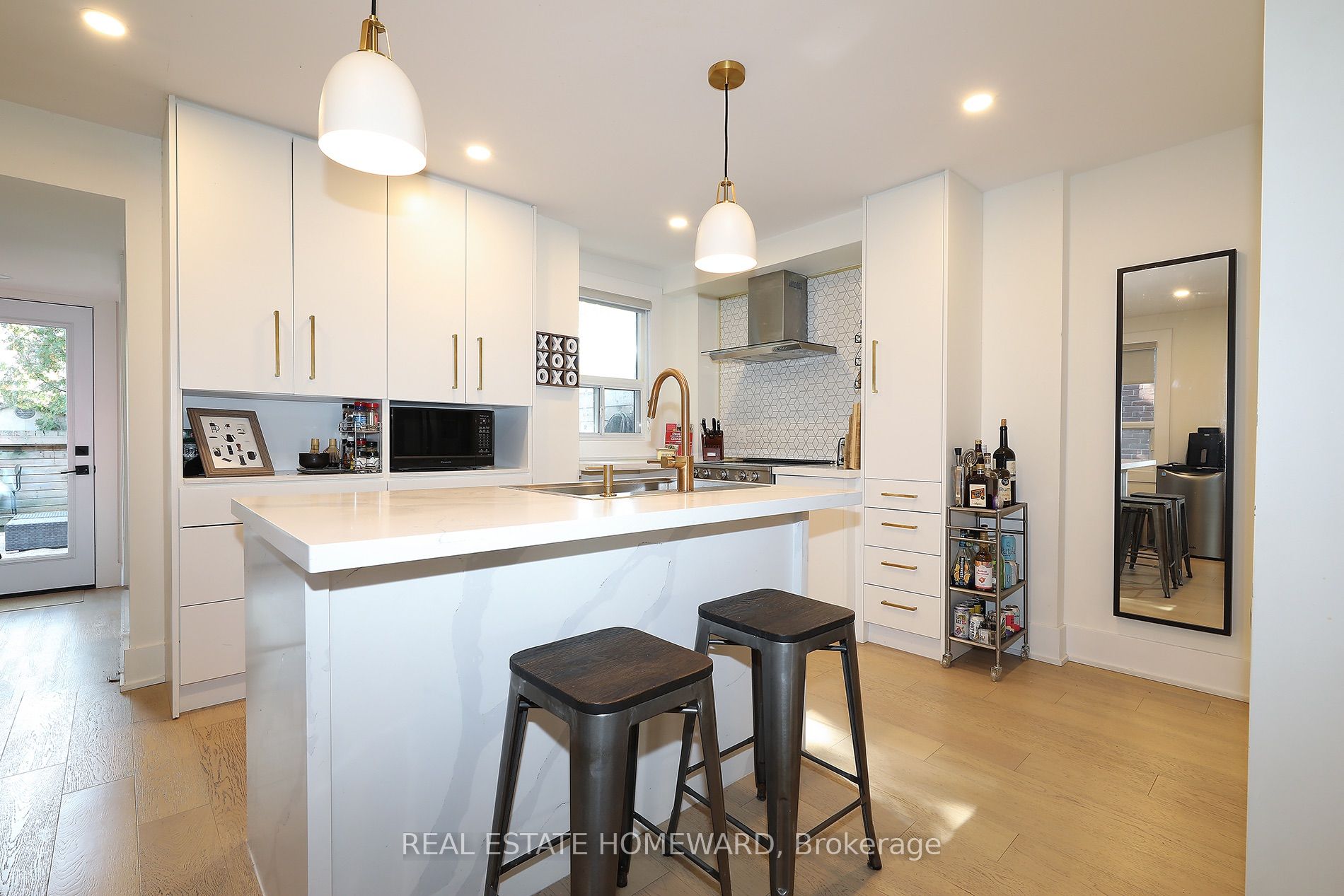 31 Woodrow Avenue Property Photo 7