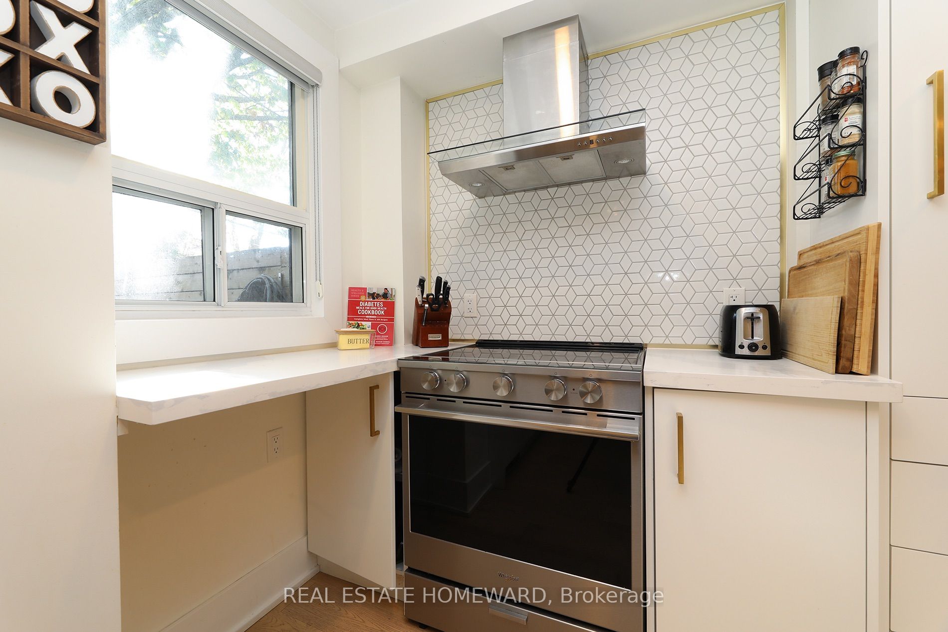 31 Woodrow Avenue Property Photo 9