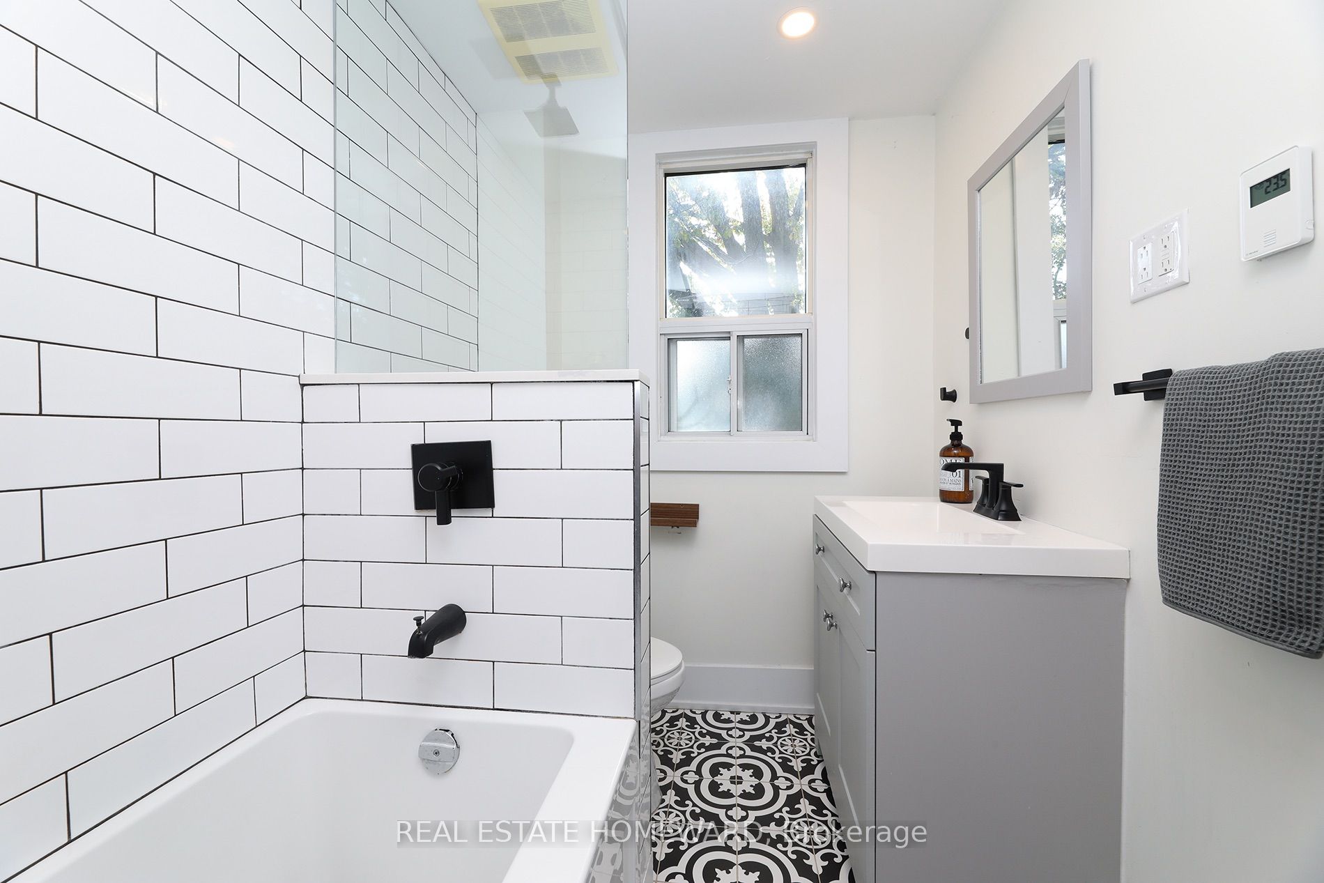 31 Woodrow Avenue Property Photo 15