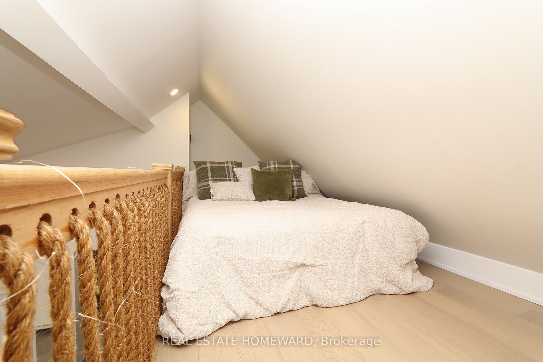 31 Woodrow Avenue Property Photo 22