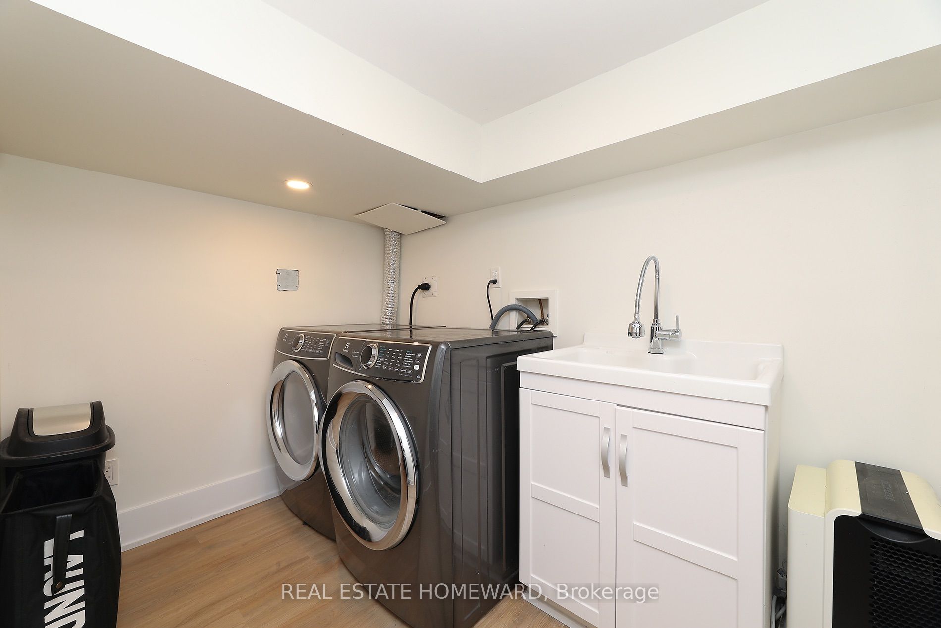 31 Woodrow Avenue Property Photo 27
