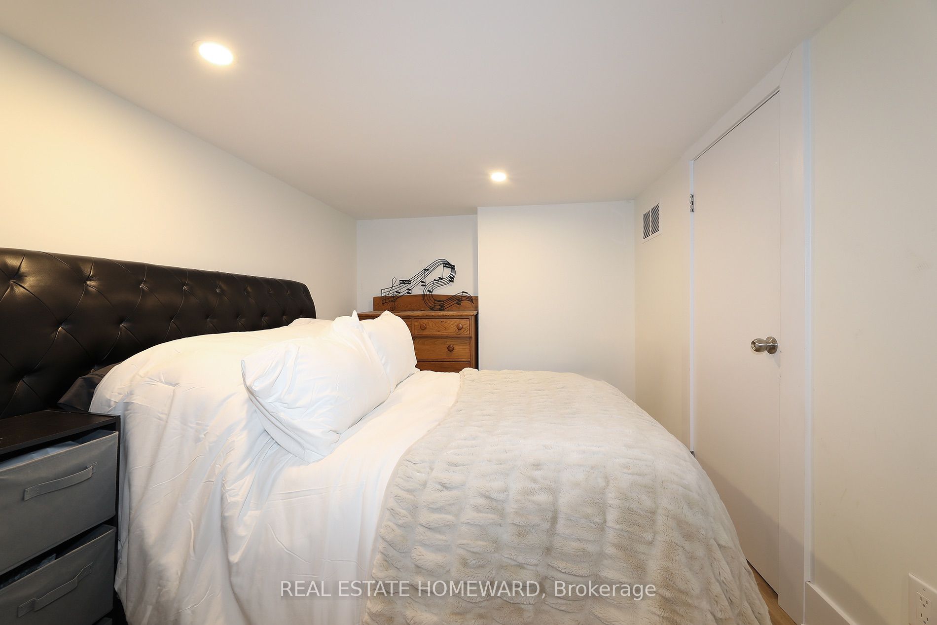 31 Woodrow Avenue Property Photo 28