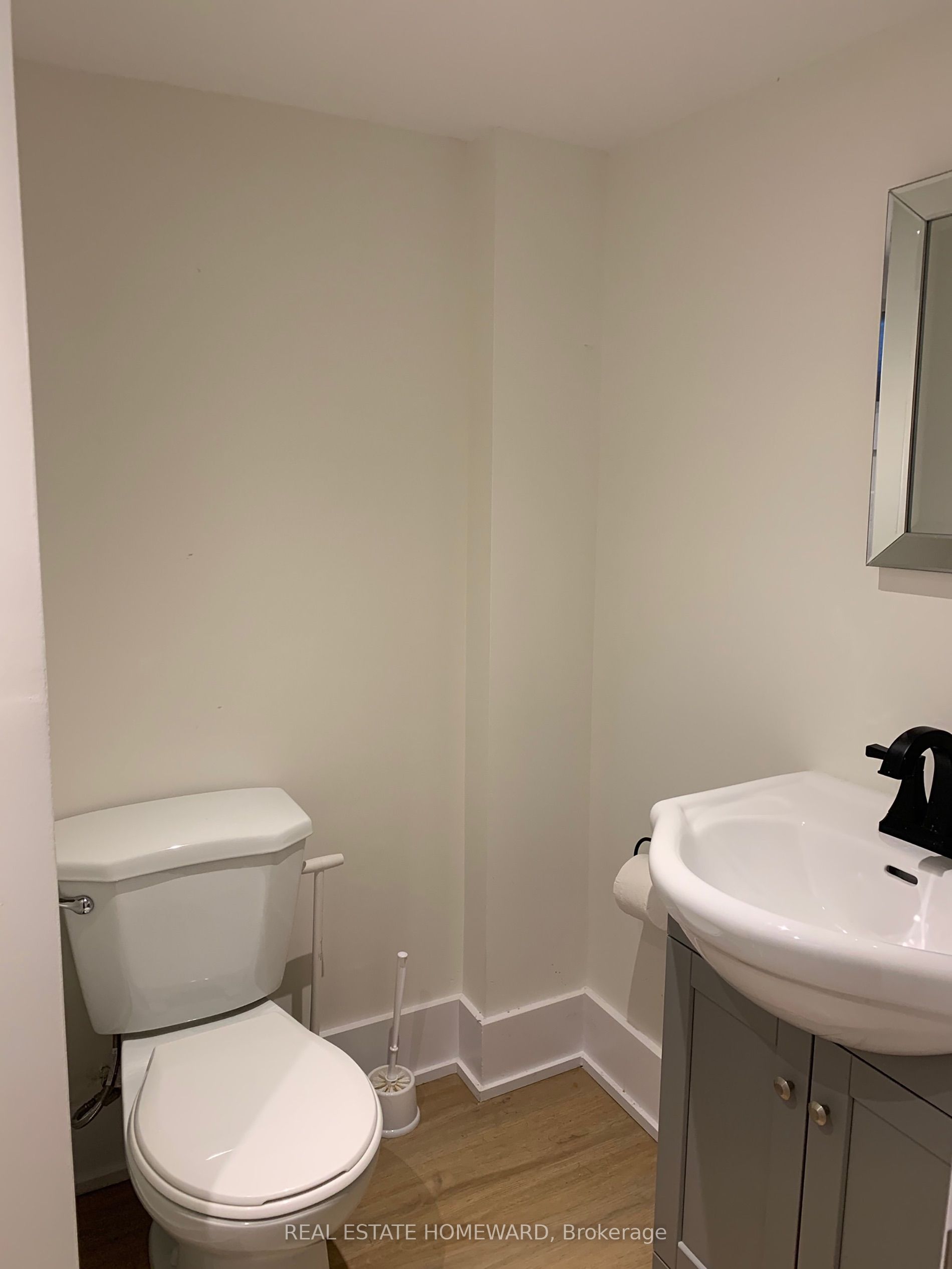 31 Woodrow Avenue Property Photo 37