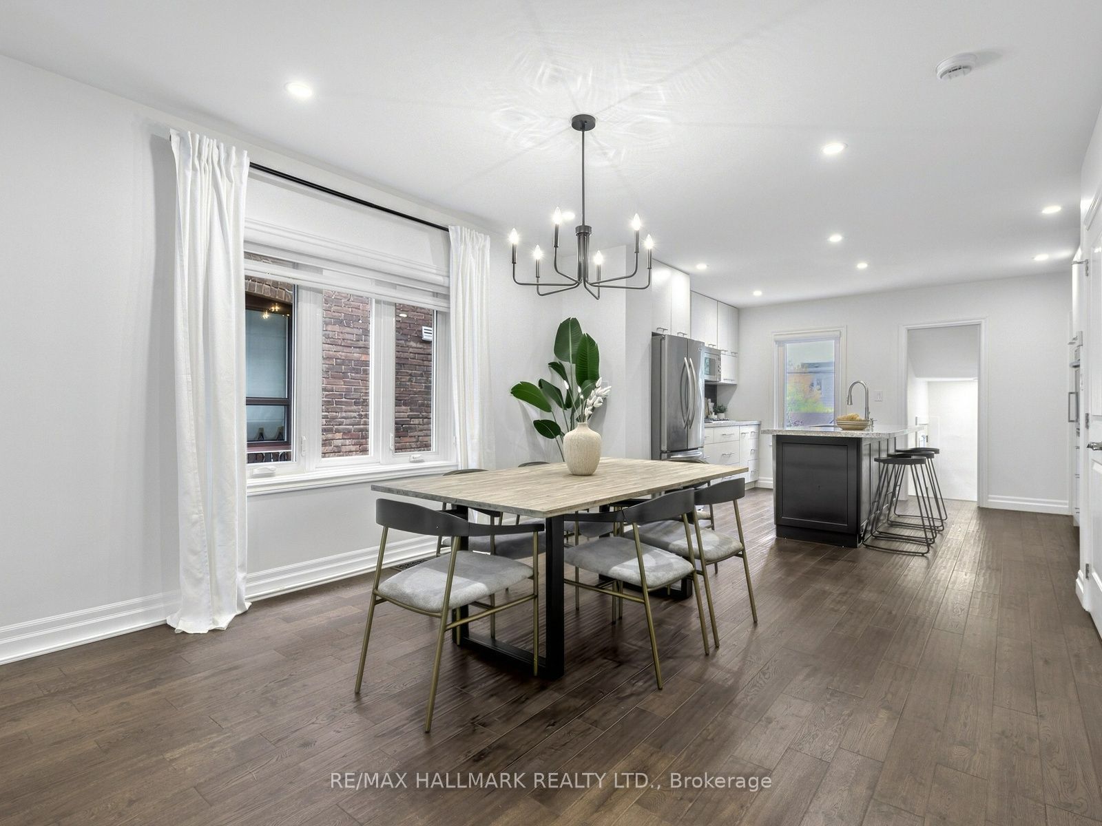 235 Glebeholme Boulevard Property Photo 6