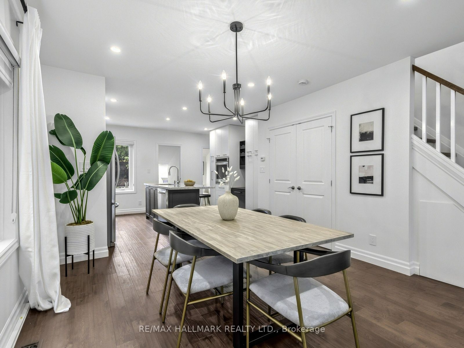 235 Glebeholme Boulevard Property Photo 8