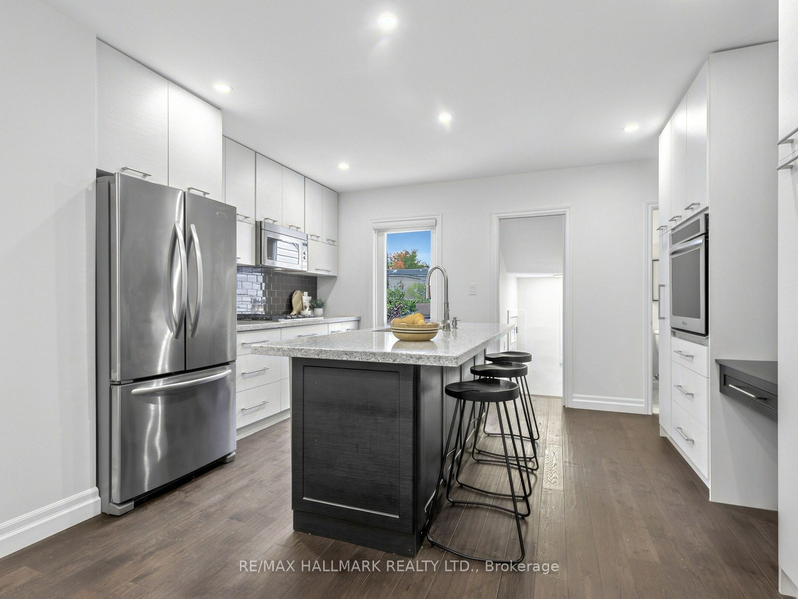 235 Glebeholme Boulevard Property Photo 9