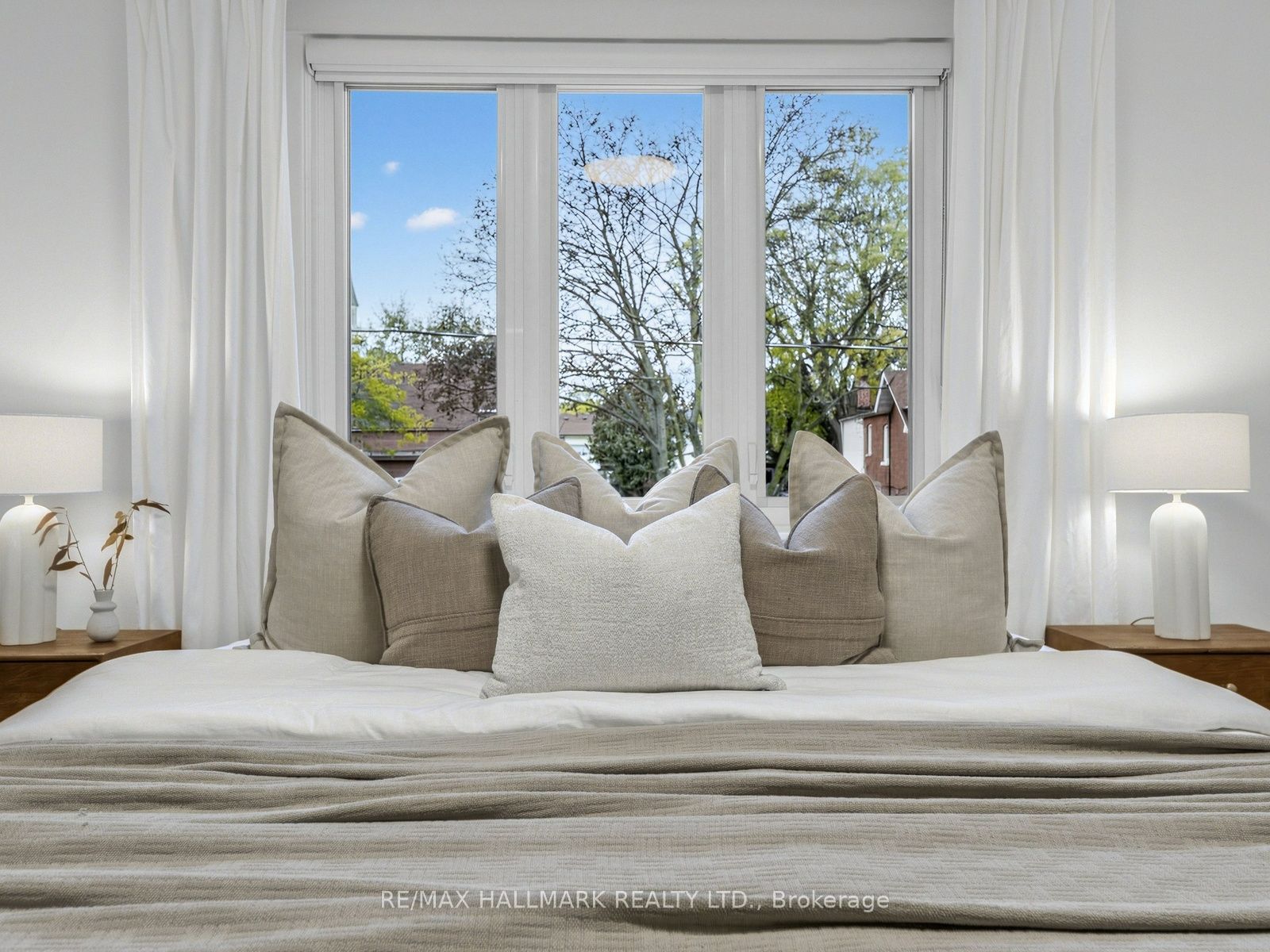 235 Glebeholme Boulevard Property Photo 18