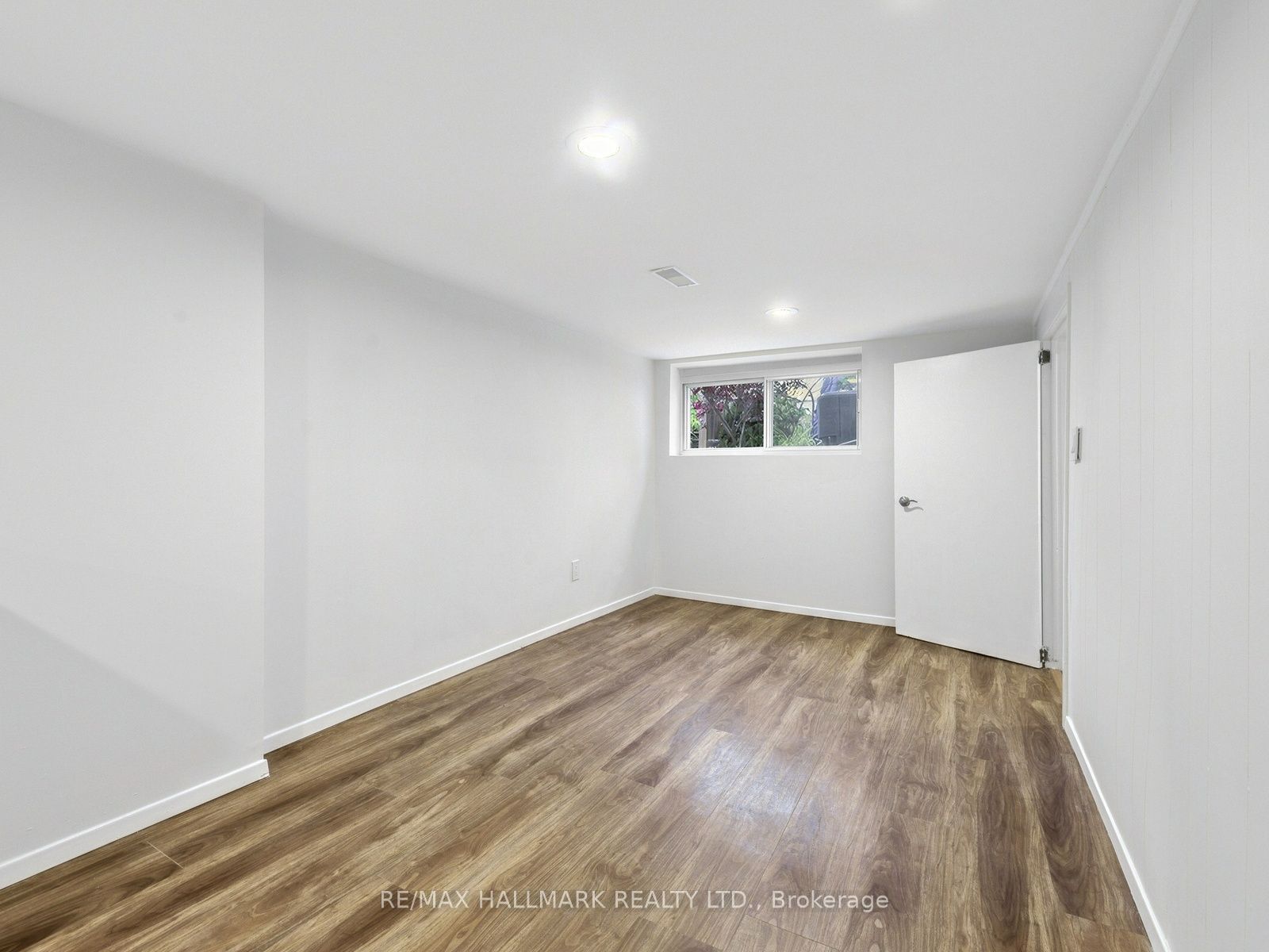 235 Glebeholme Boulevard Property Photo 33