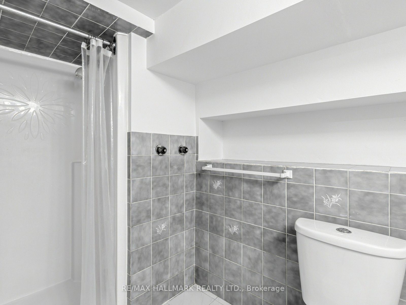 235 Glebeholme Boulevard Property Photo 38