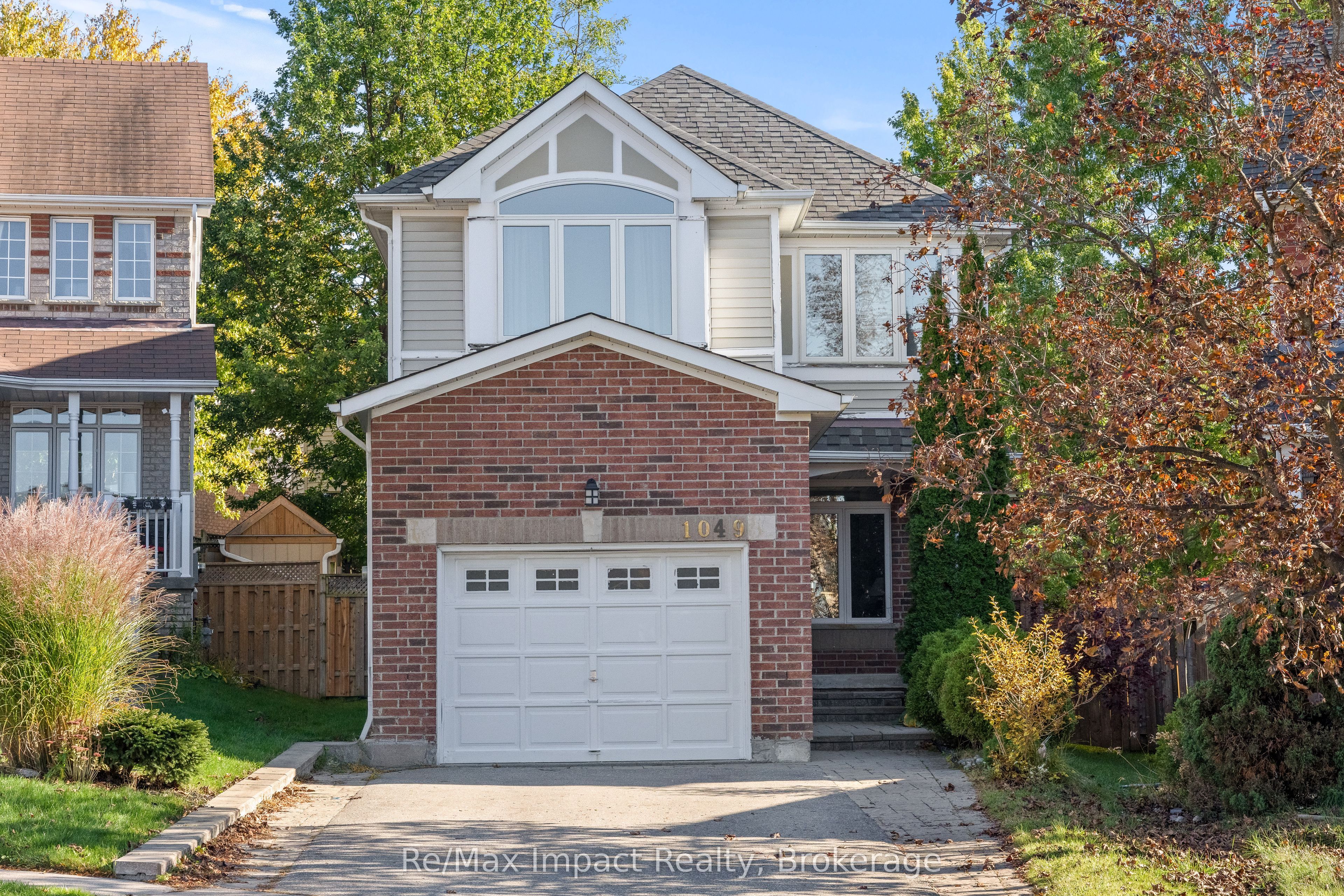 1049 Timberland Crescent Property Photo 1
