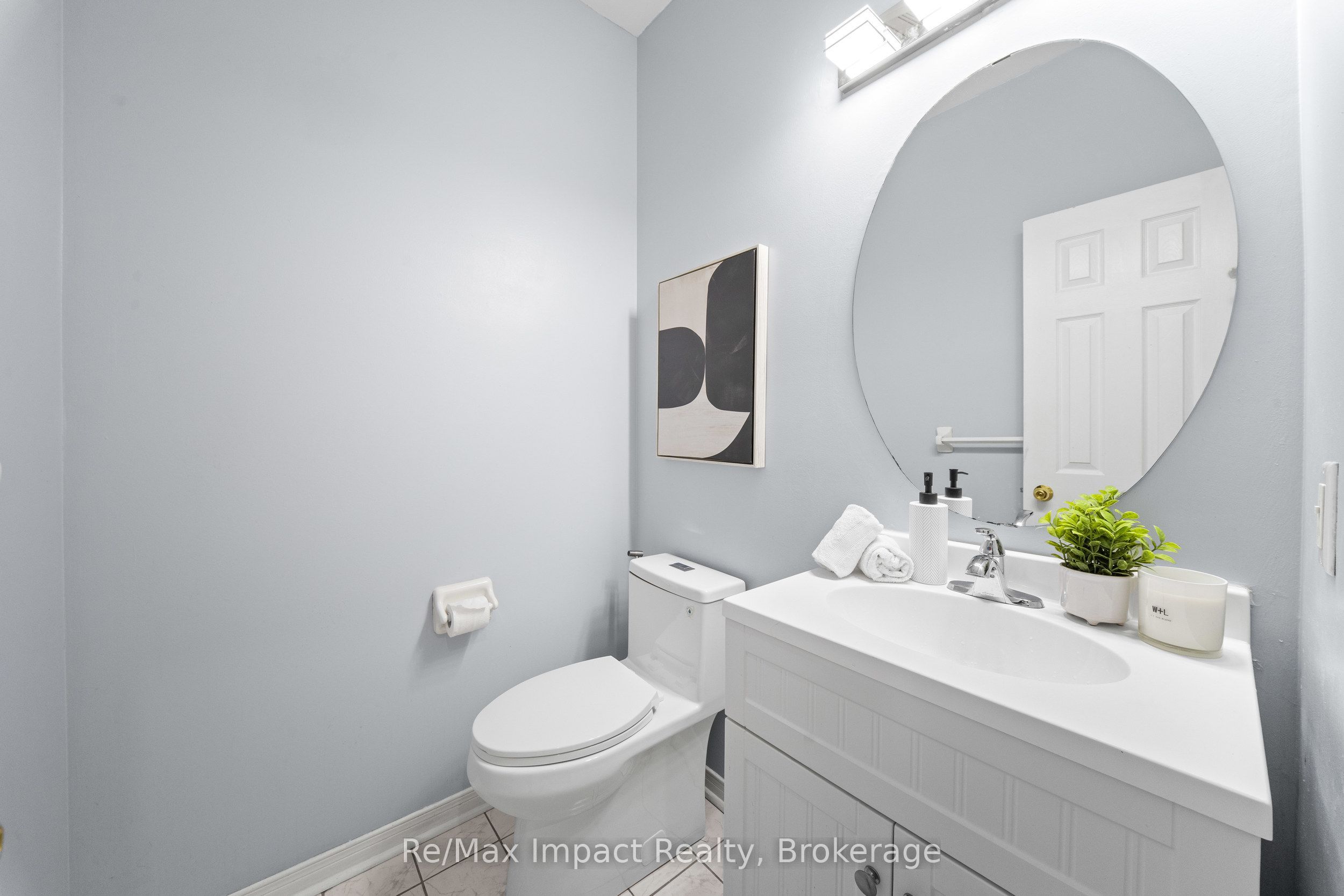 1049 Timberland Crescent Property Photo 6