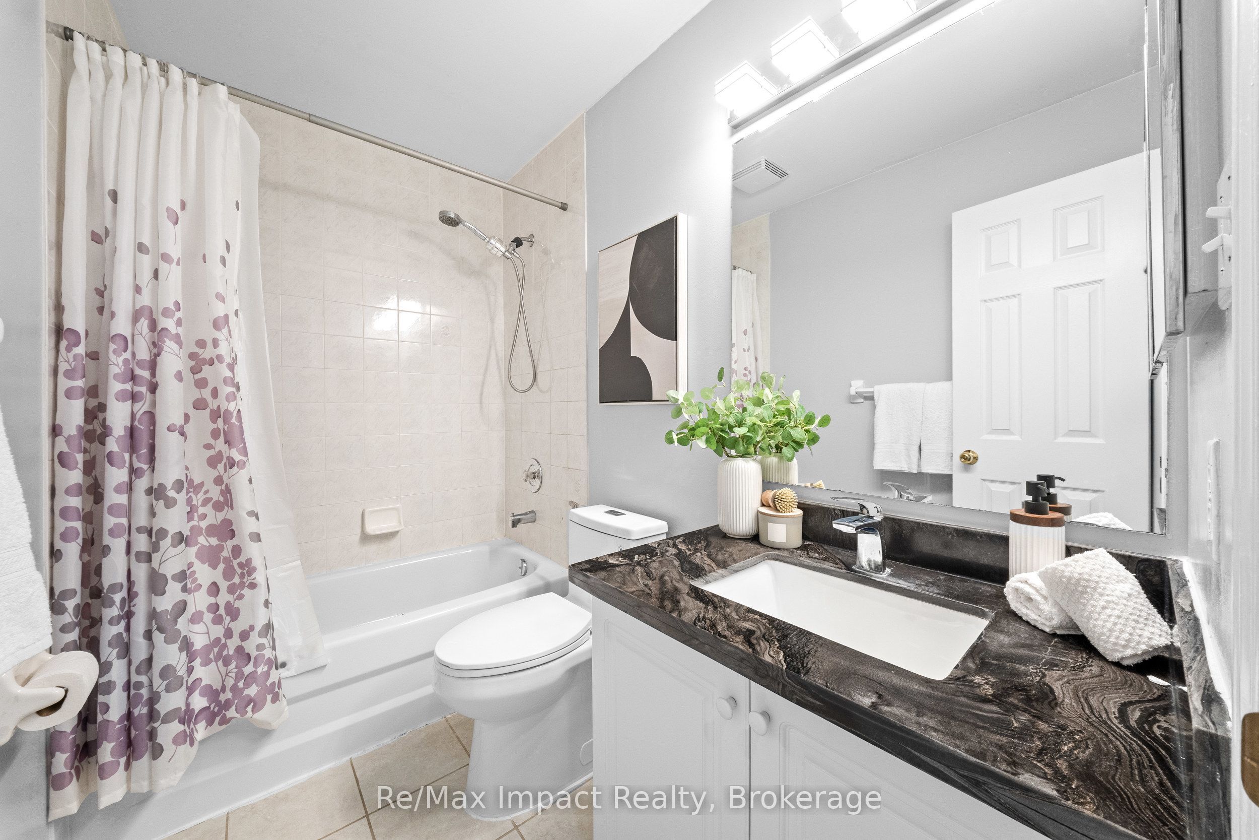 1049 Timberland Crescent Property Photo 14