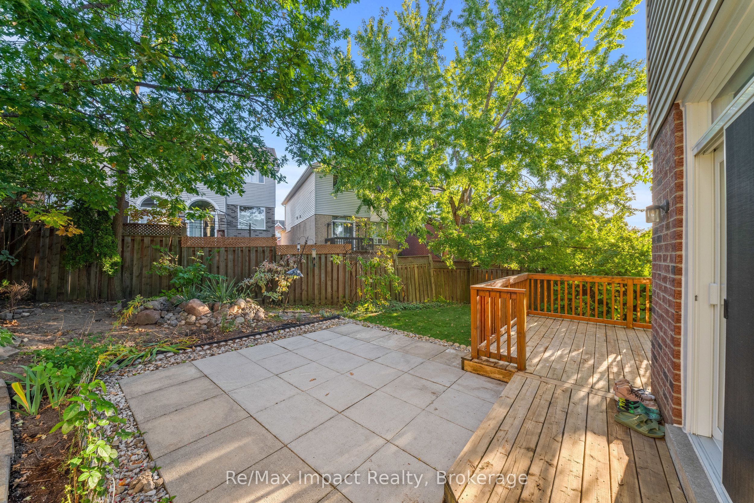 1049 Timberland Crescent Property Photo 18