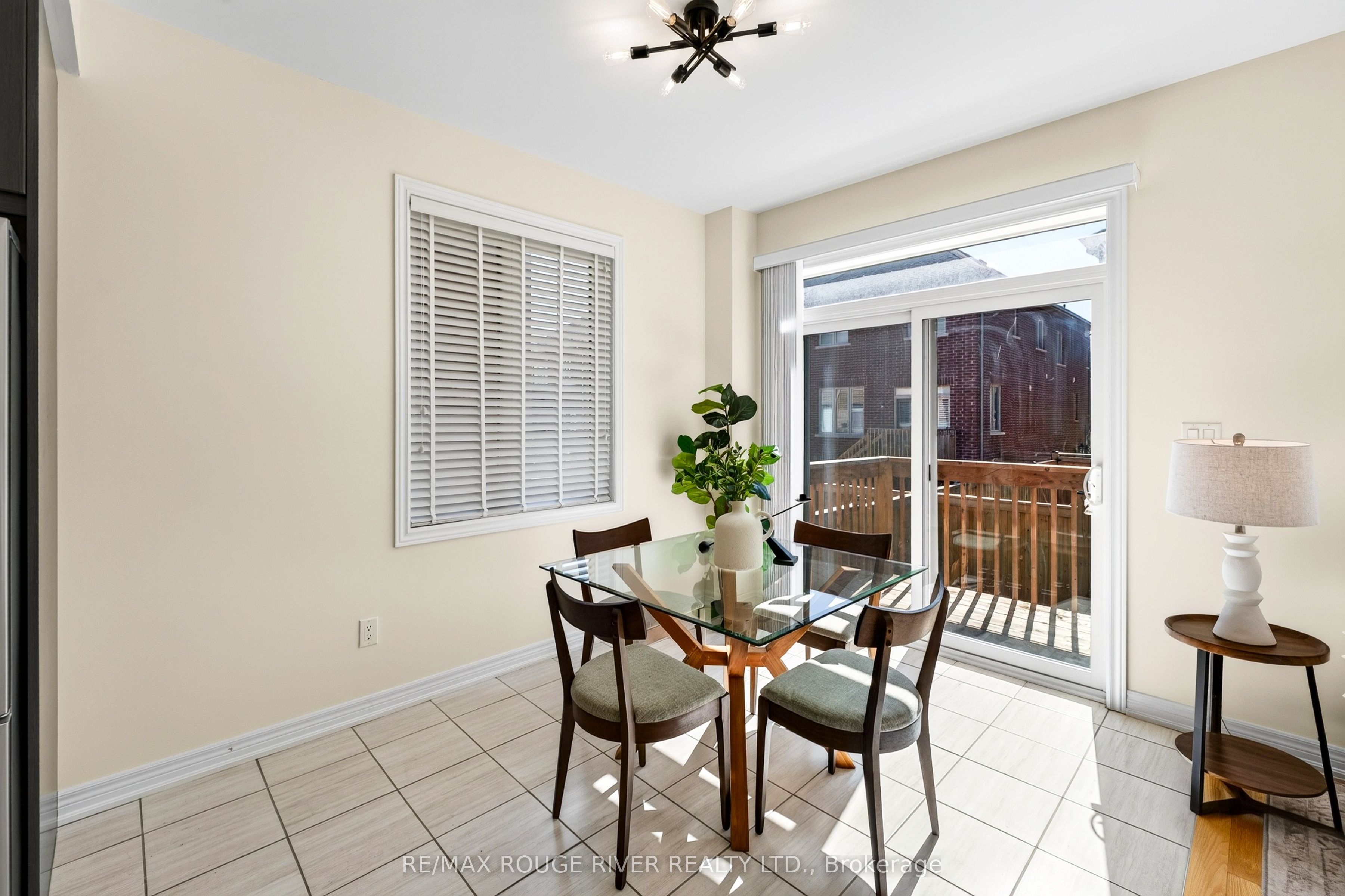 1124 Sepia Square Property Photo 11