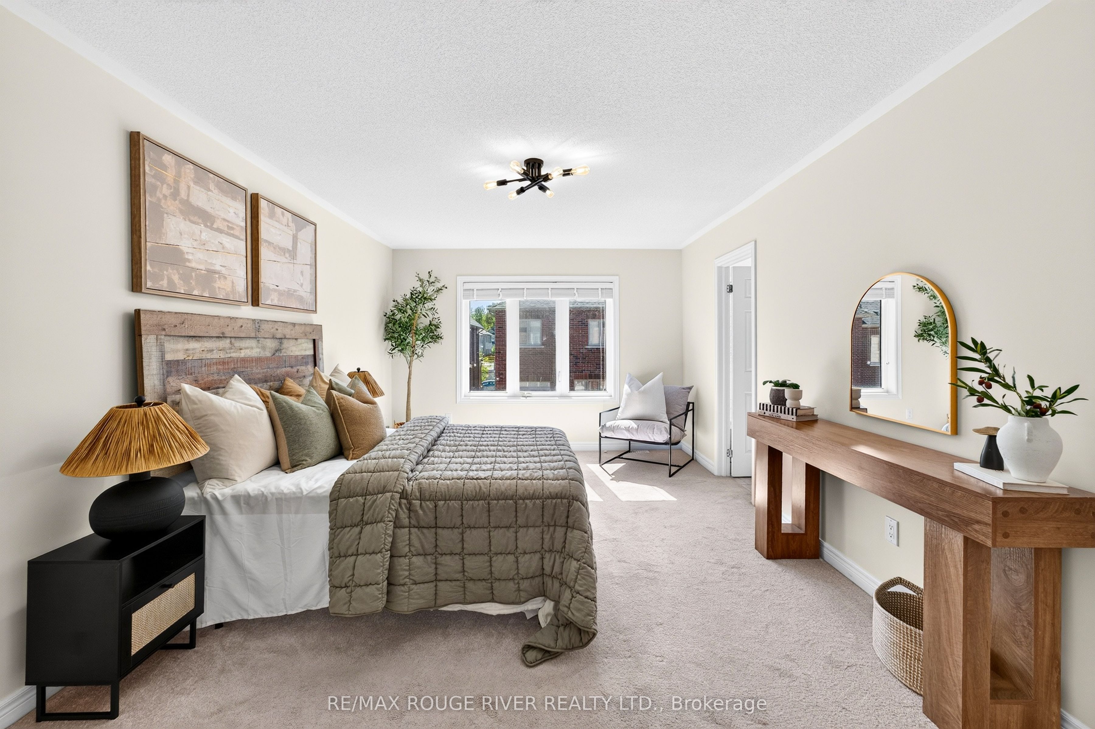 1124 Sepia Square Property Photo 15