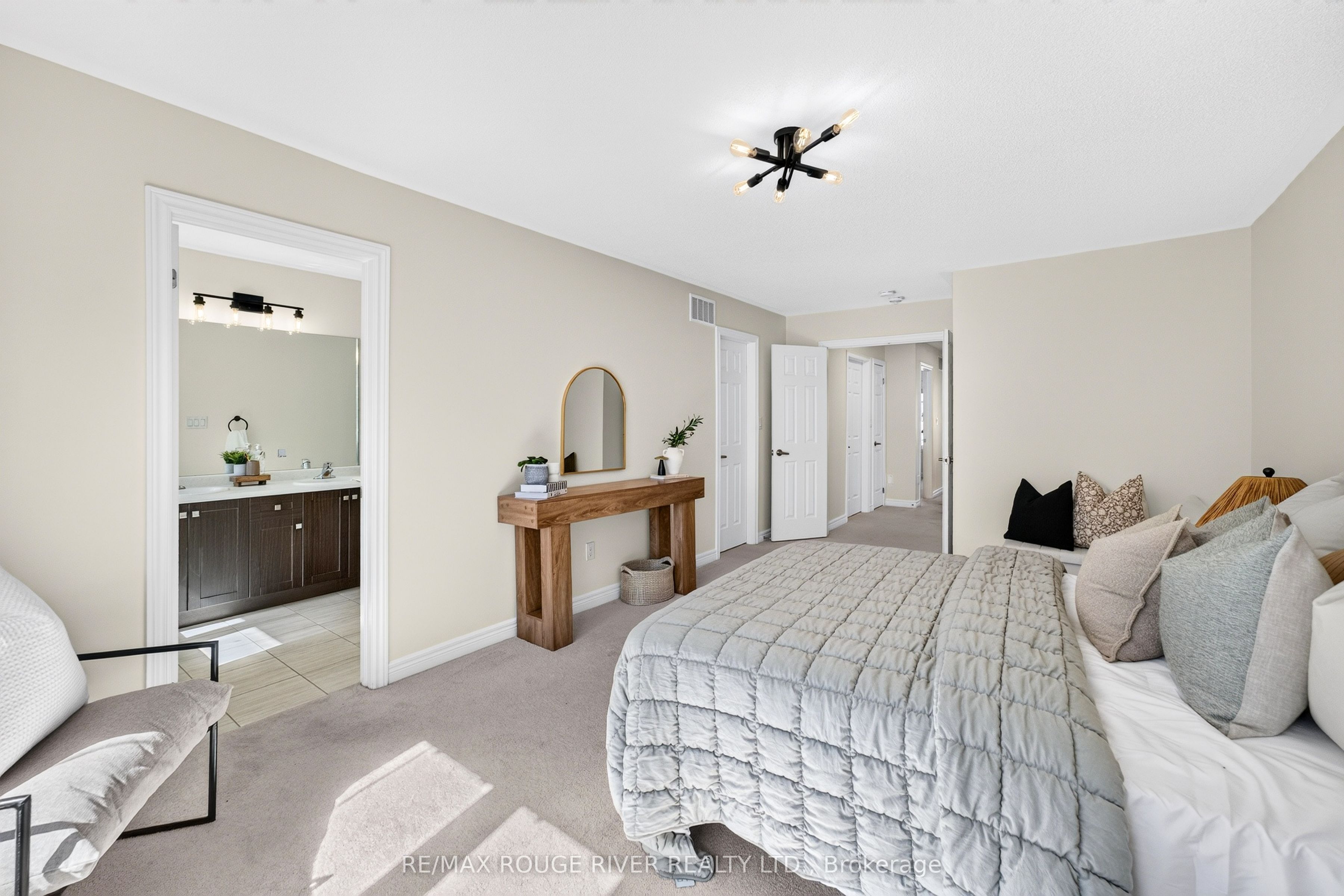 1124 Sepia Square Property Photo 16