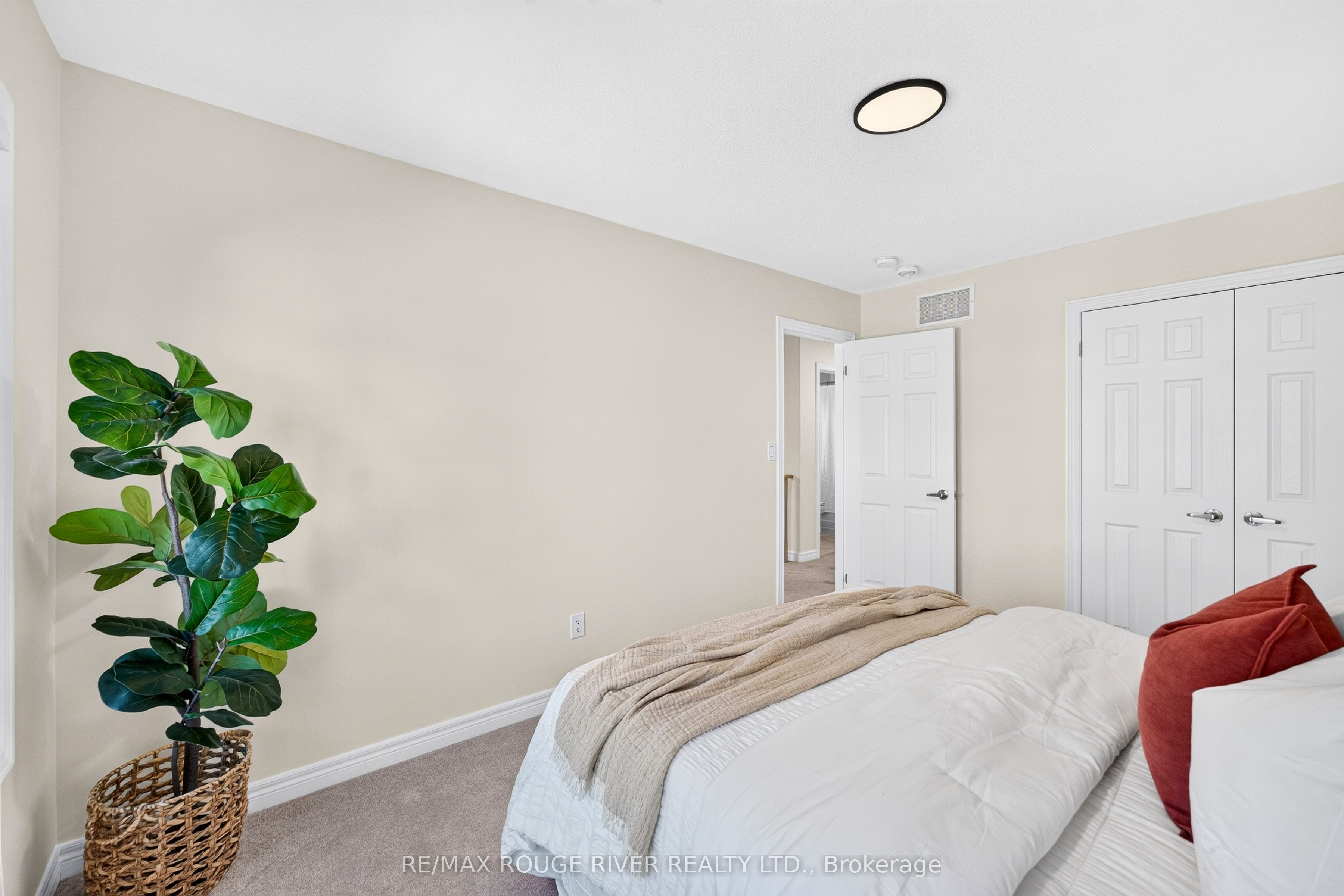 1124 Sepia Square Property Photo 22