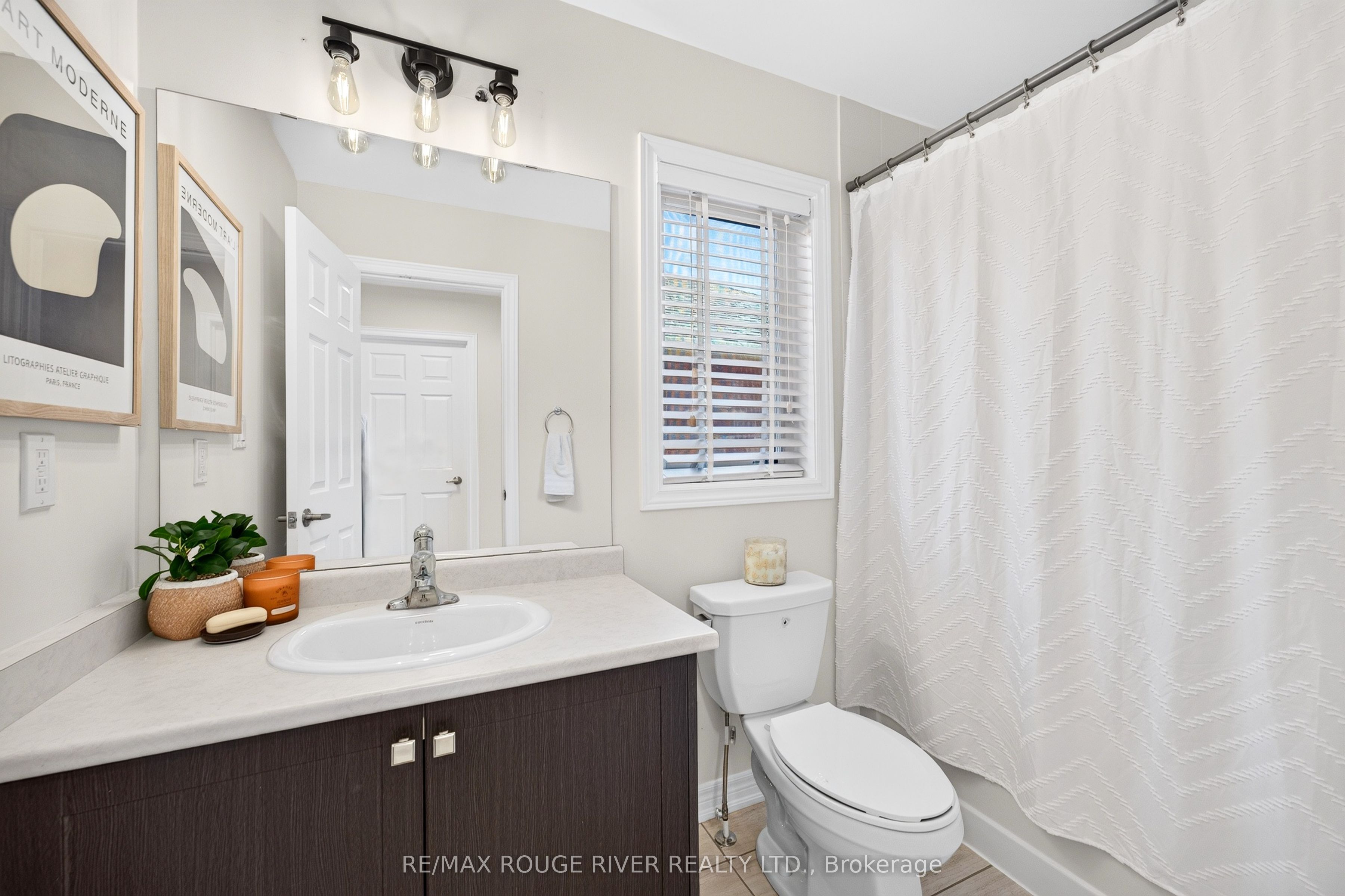 1124 Sepia Square Property Photo 25