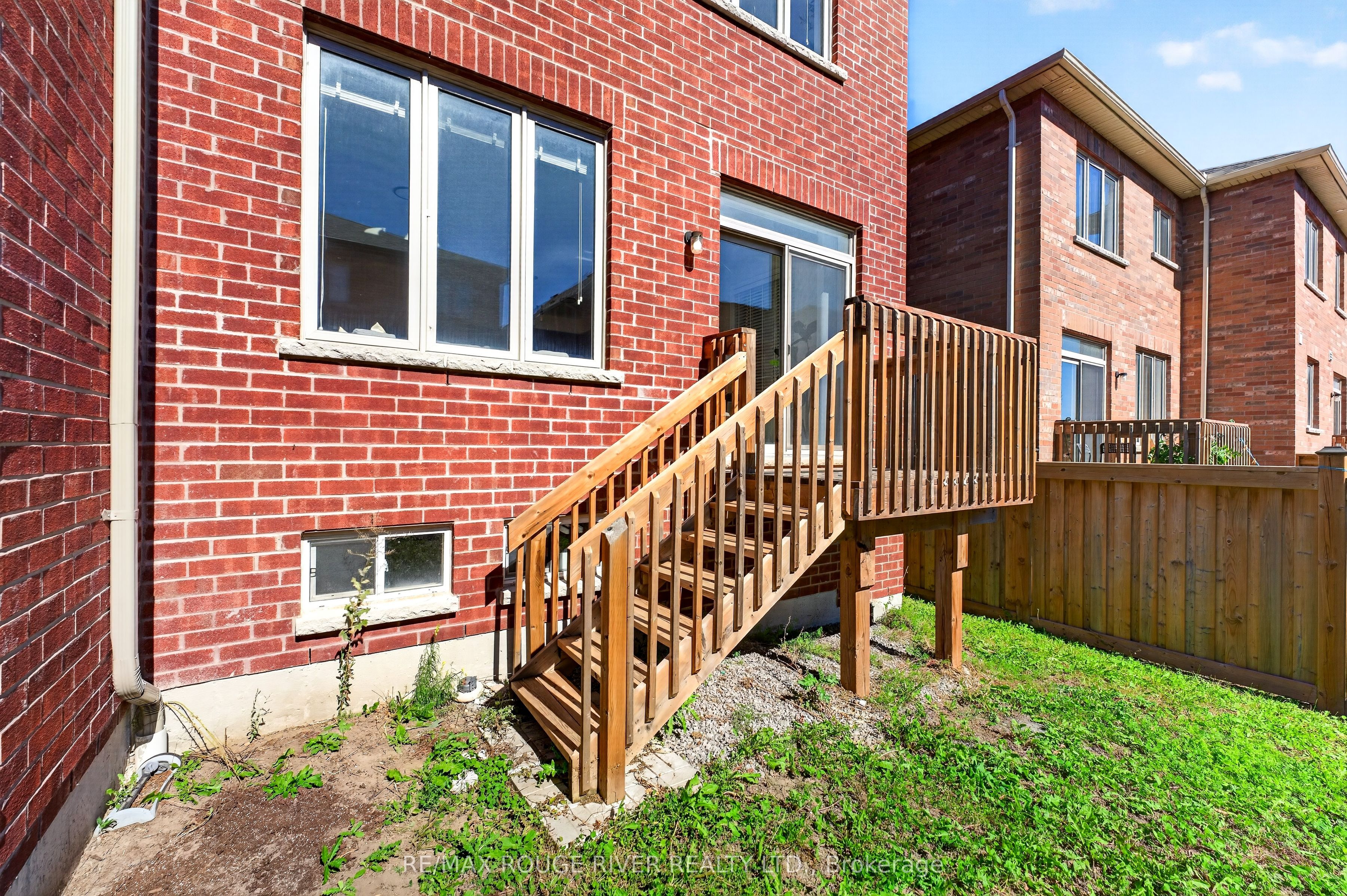 1124 Sepia Square Property Photo 29
