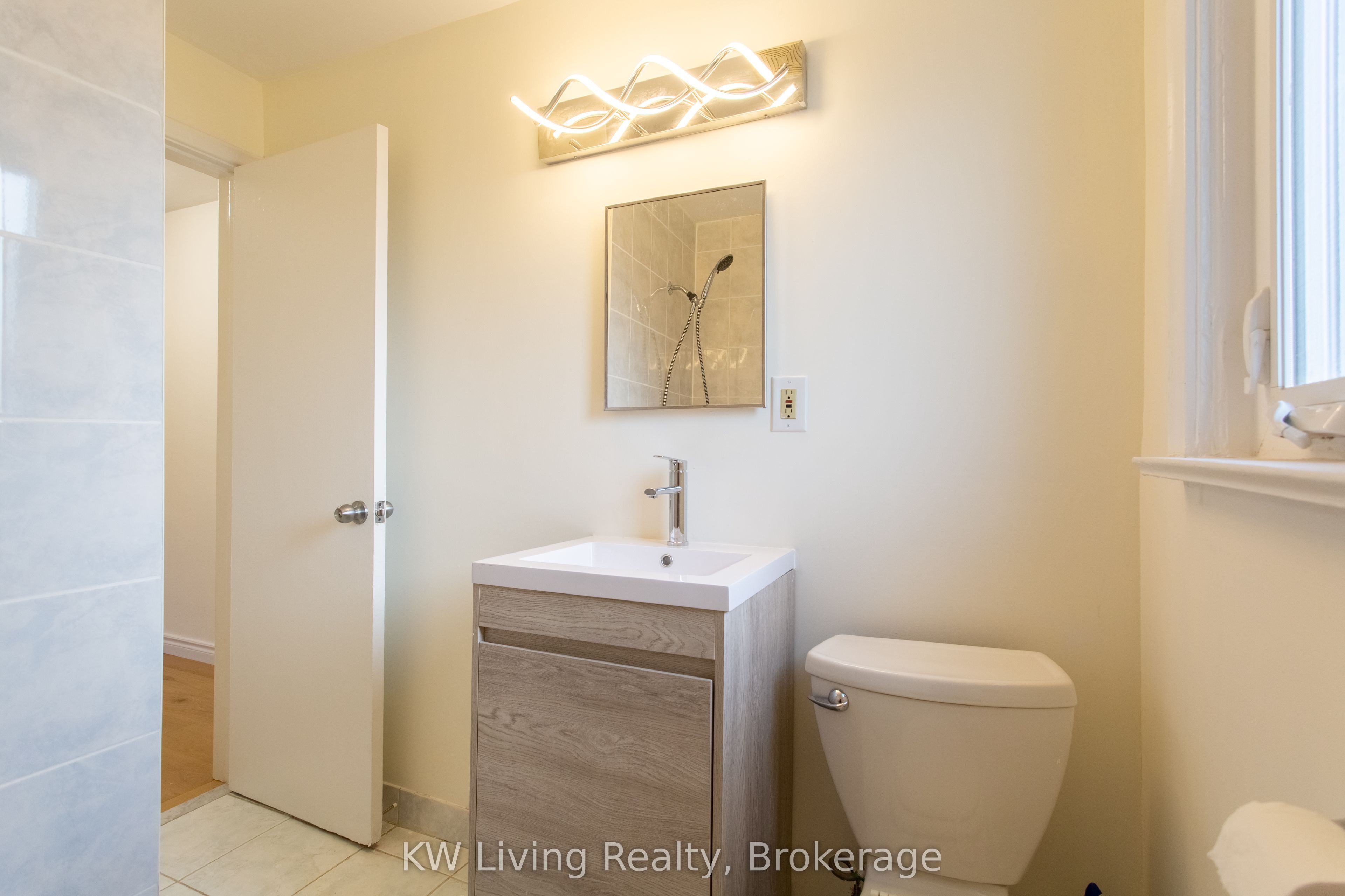 9 Rupert Street Property Photo 23