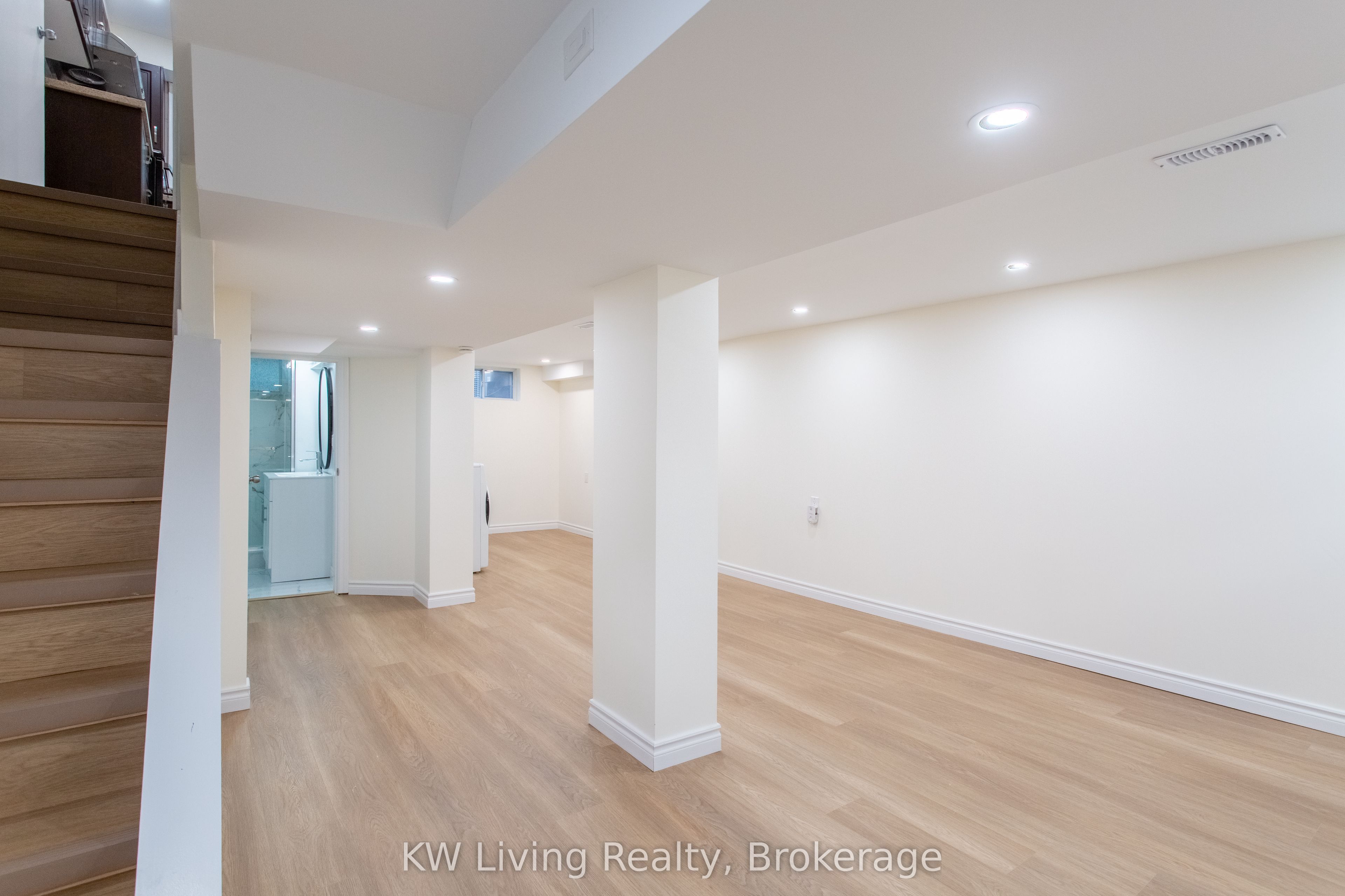 9 Rupert Street Property Photo 34