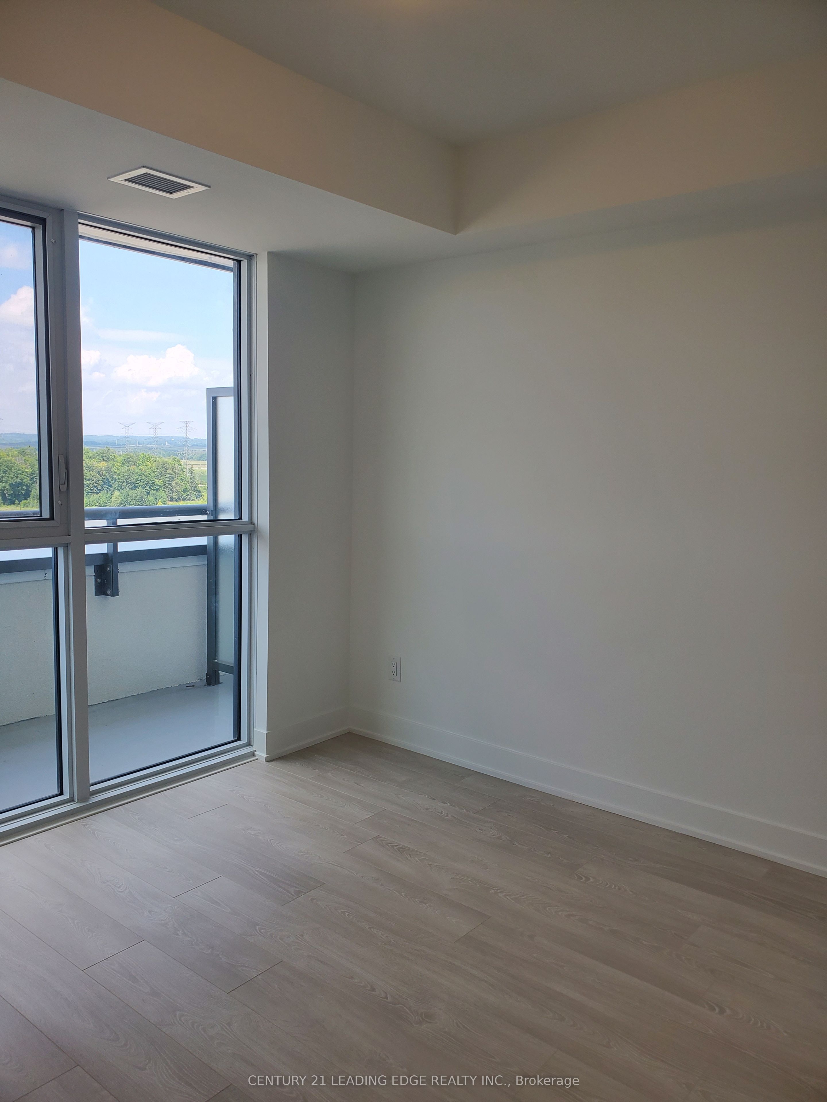 2545 Simcoe Street 1236 Property Photo 24