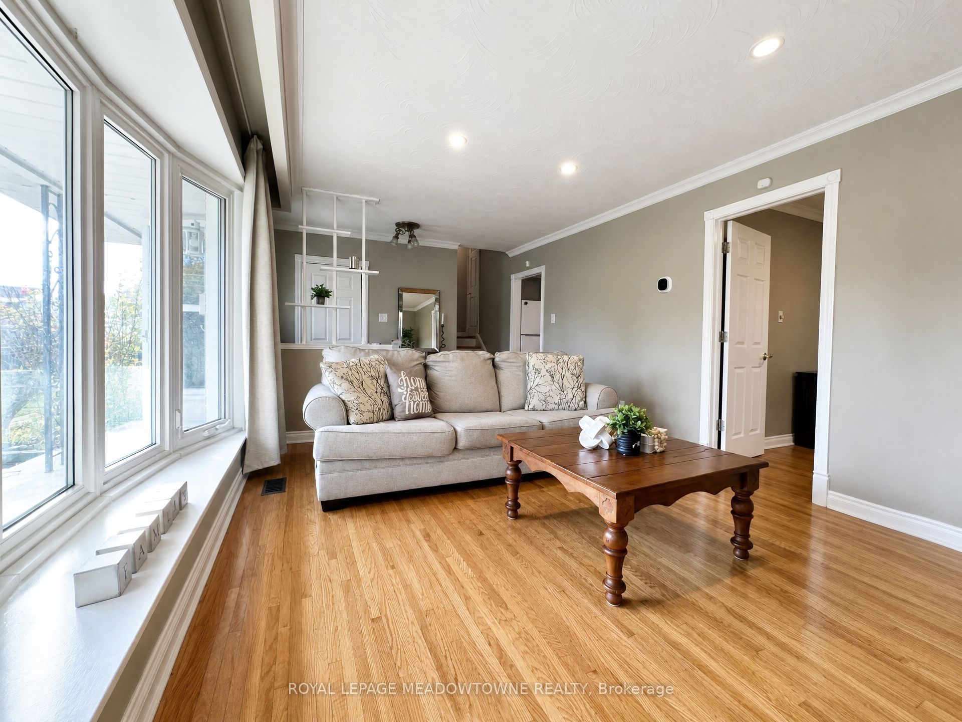 158 Coronation Drive Upper Property Photo 6
