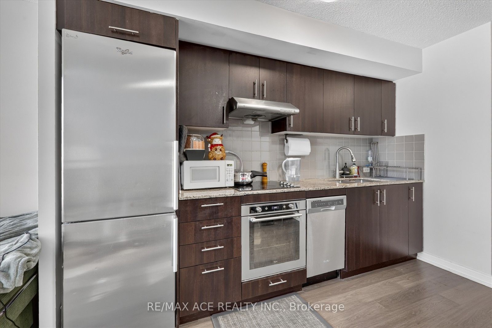 E14124570 Property Photo 11