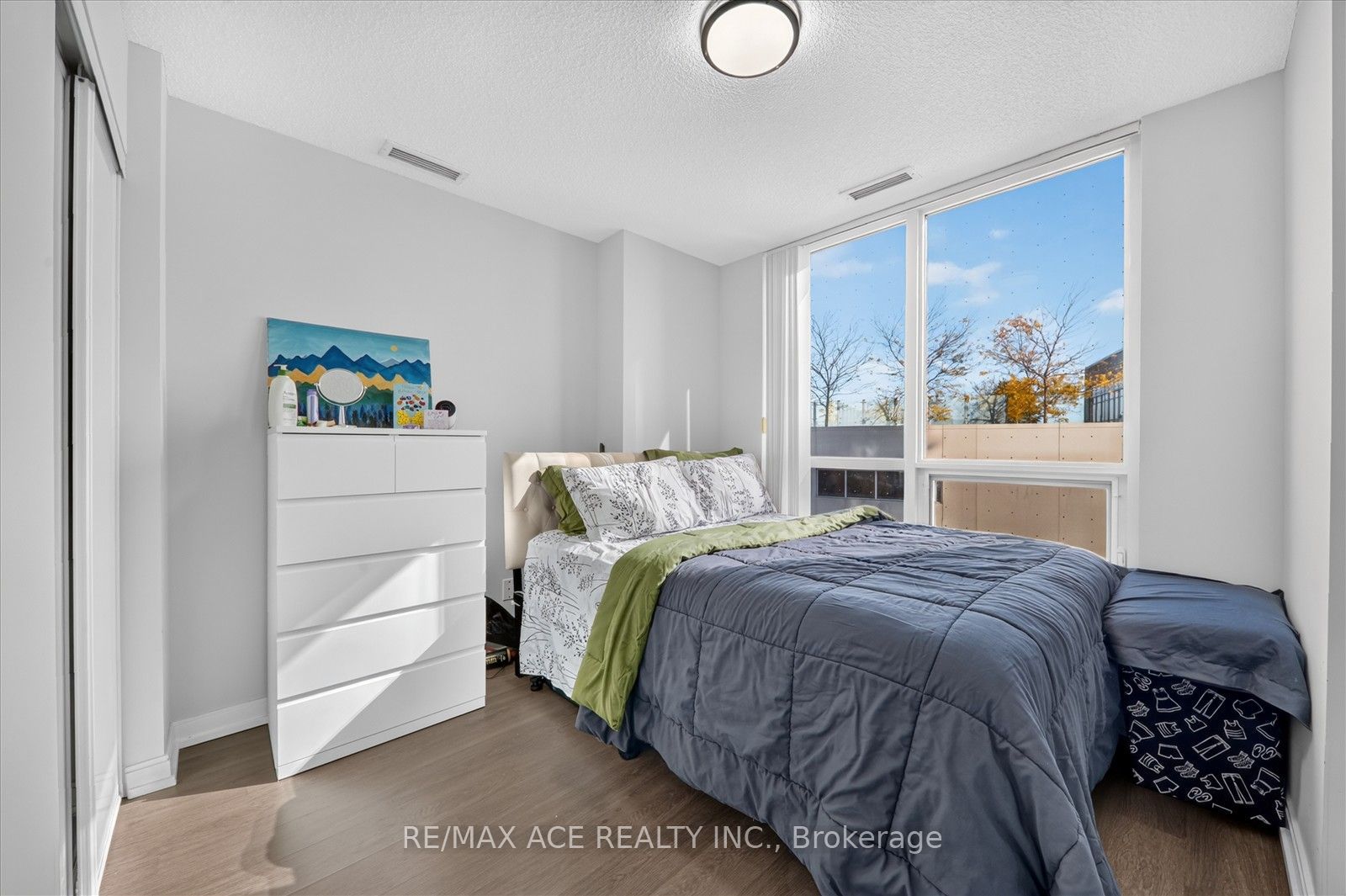 E14124570 Property Photo 16