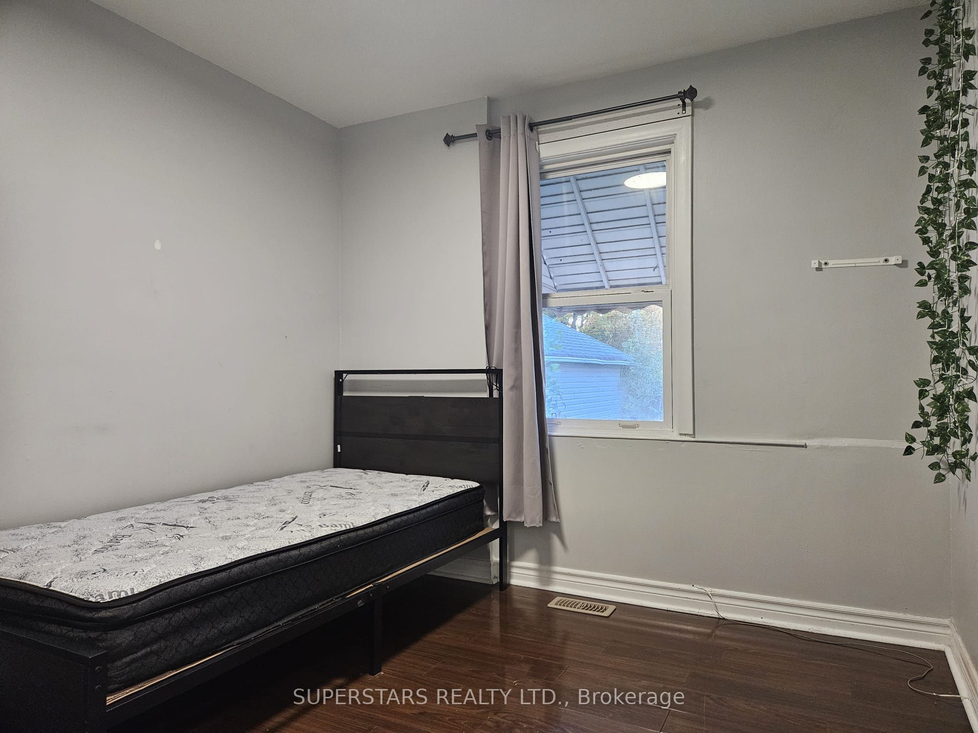 2258 Brimley Road Main Property Photo 10