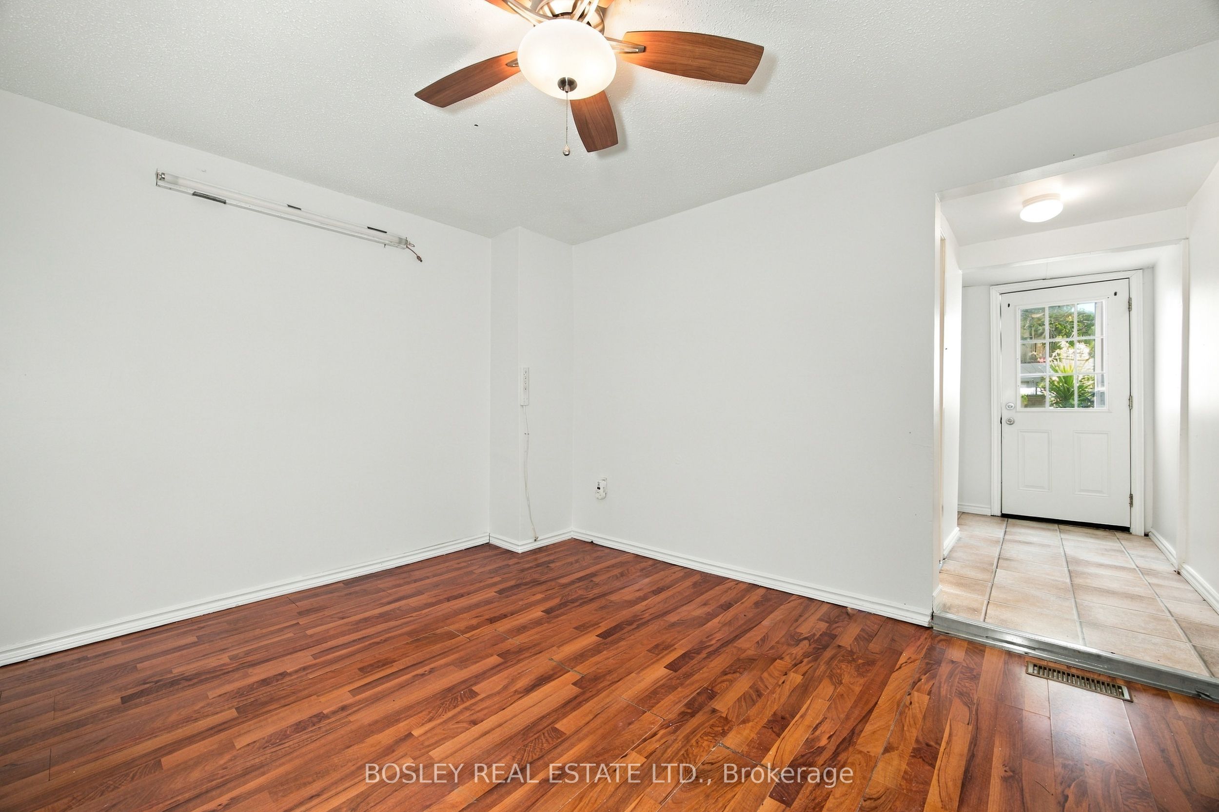 114 Rhodes Avenue Property Photo 6