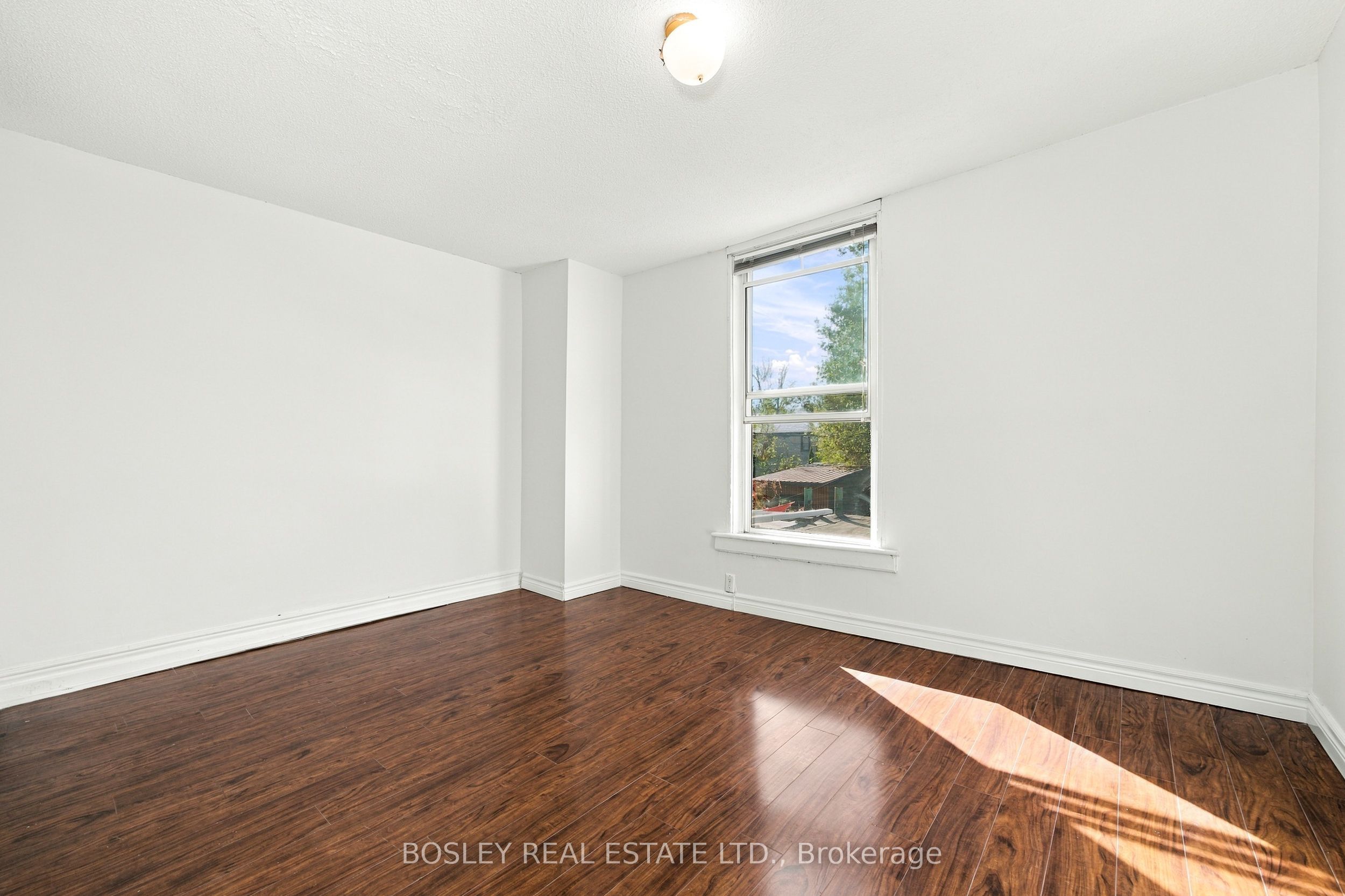 114 Rhodes Avenue Property Photo 24
