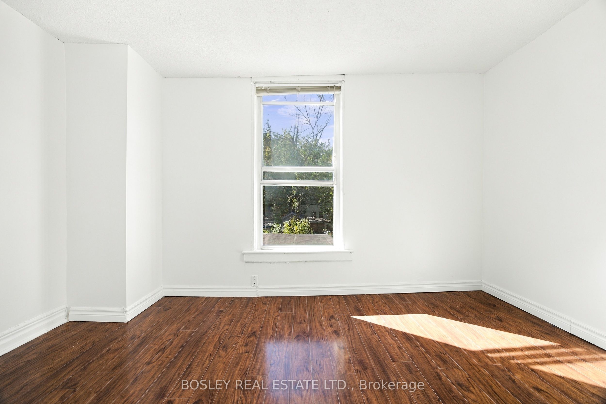 114 Rhodes Avenue Property Photo 27