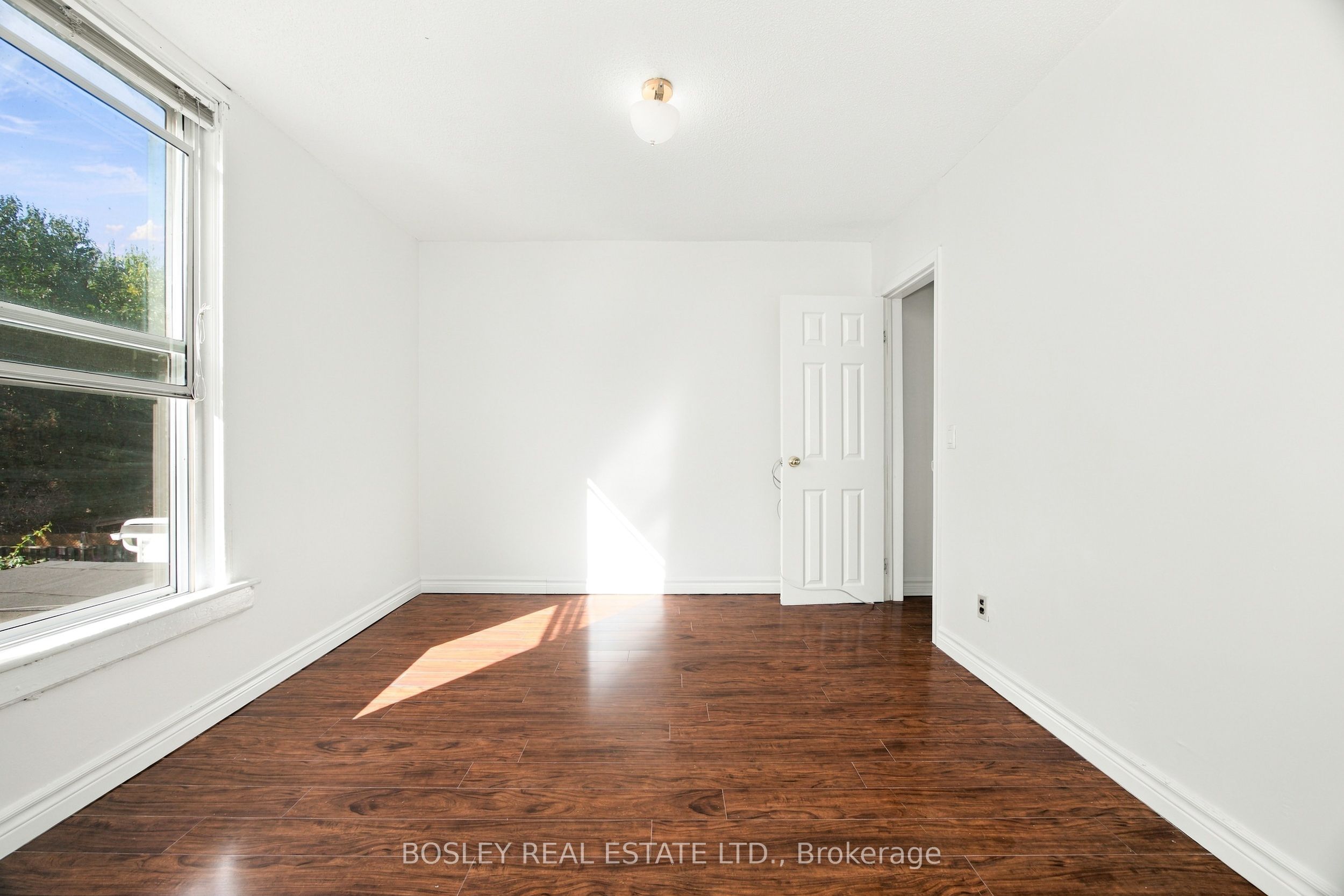 114 Rhodes Avenue Property Photo 28