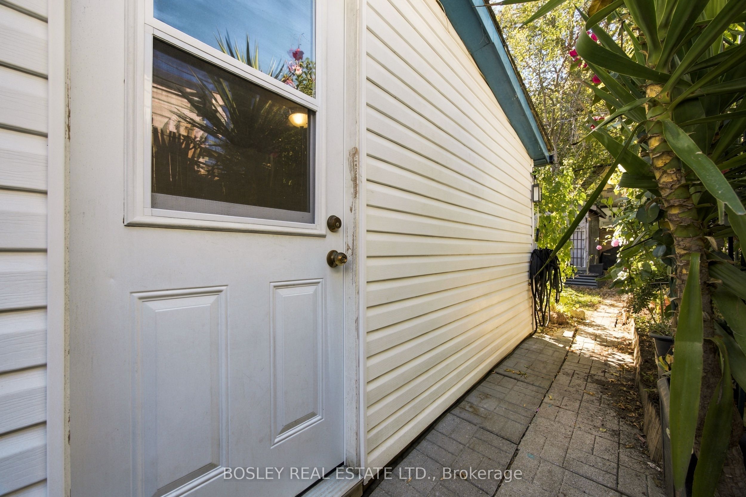 114 Rhodes Avenue Property Photo 35