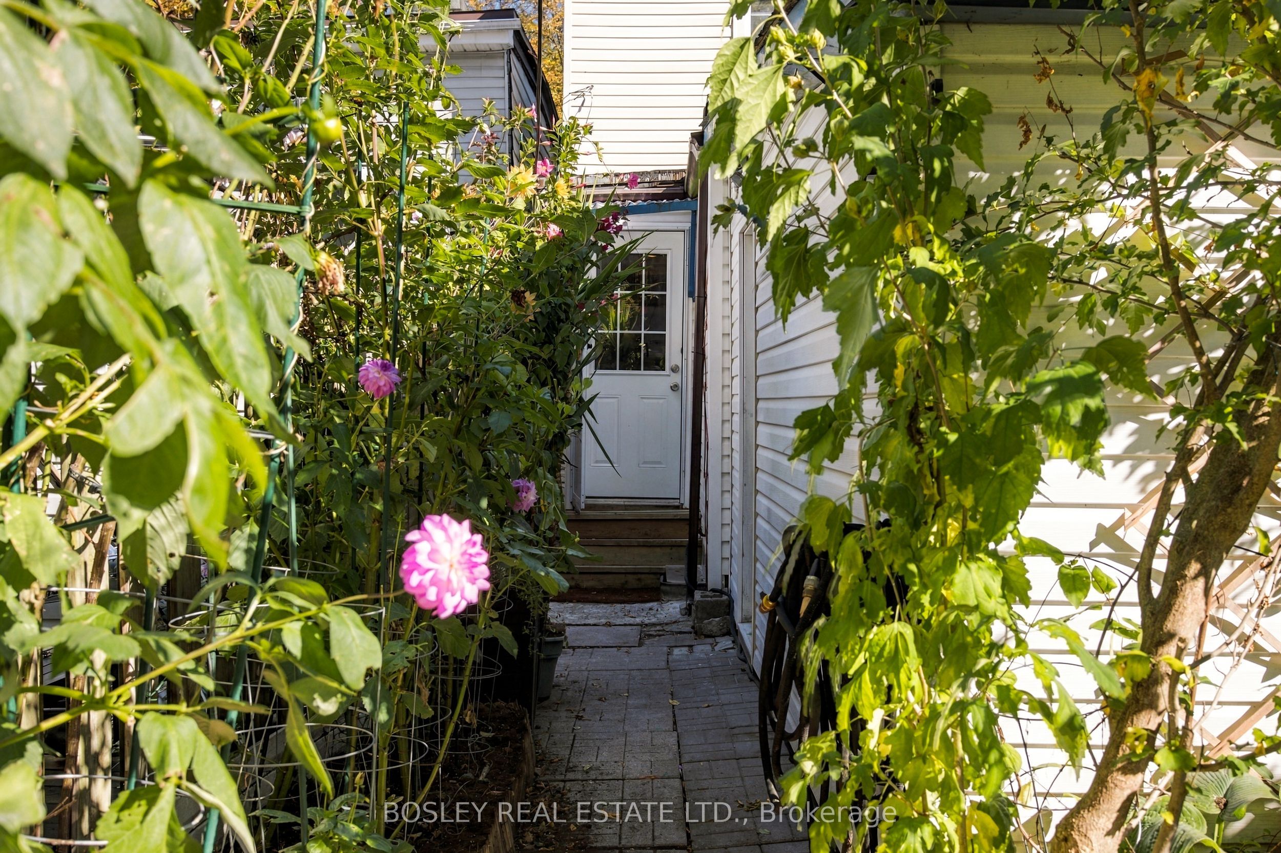 114 Rhodes Avenue Property Photo 36
