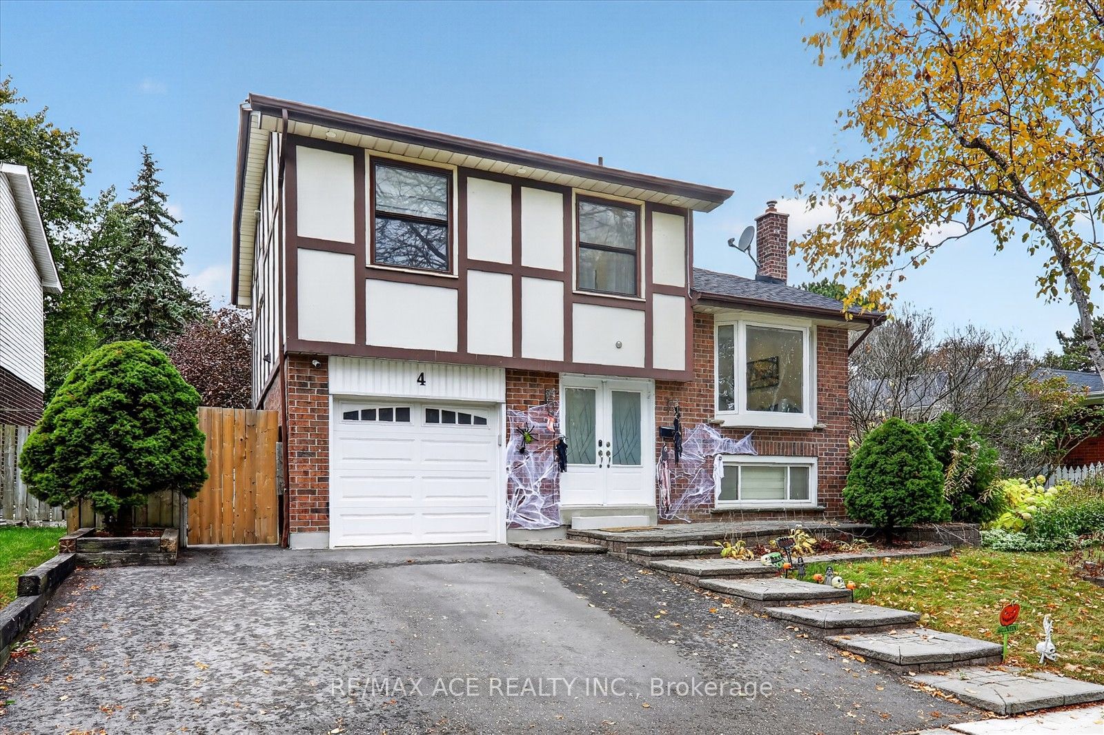 4 Renfield Crescent Property Photo 1