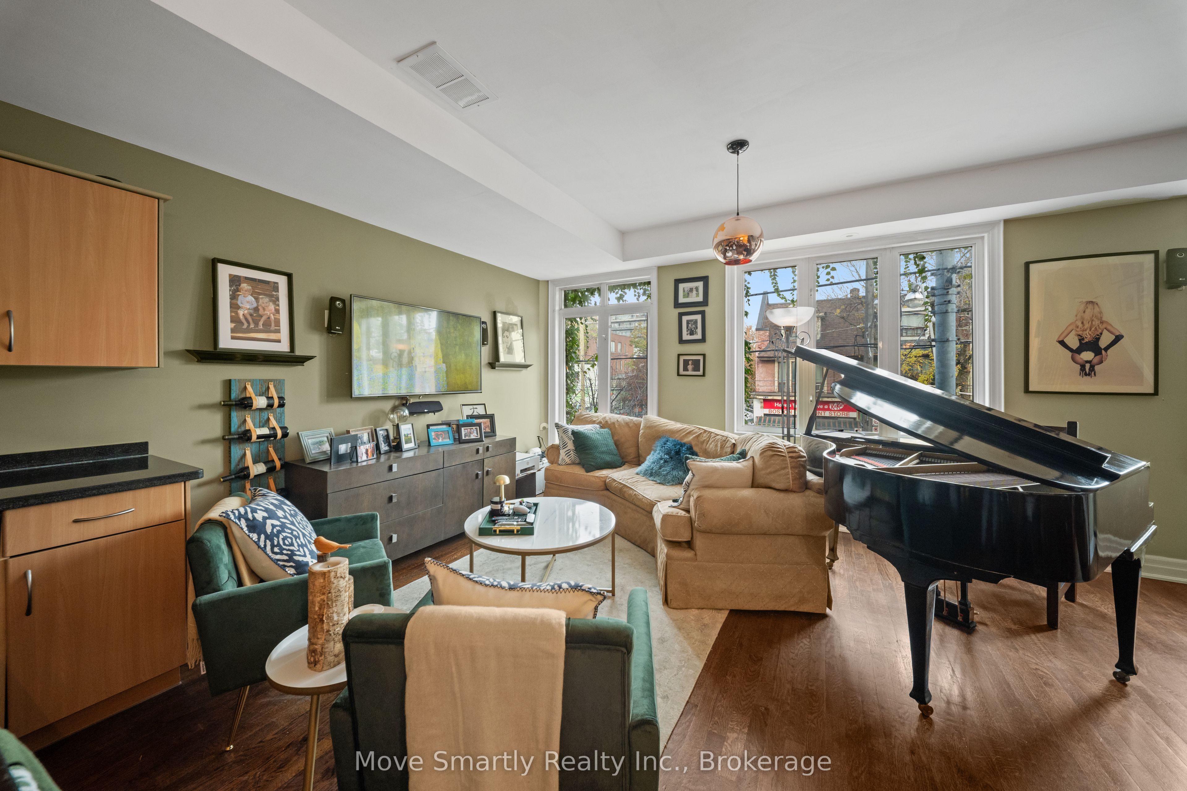 969 Queen Street E Property Photo 13