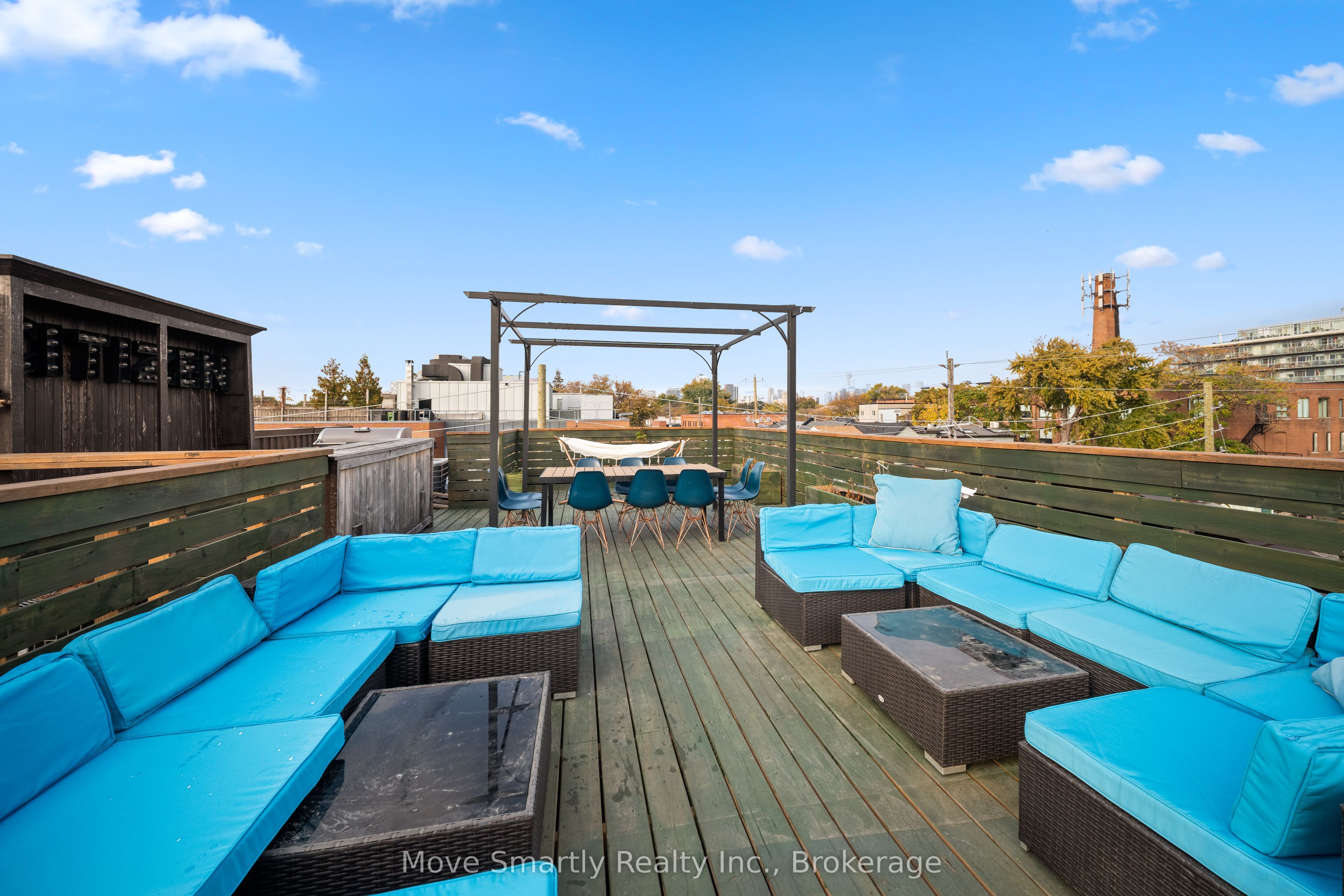 969 Queen Street E Property Photo 18